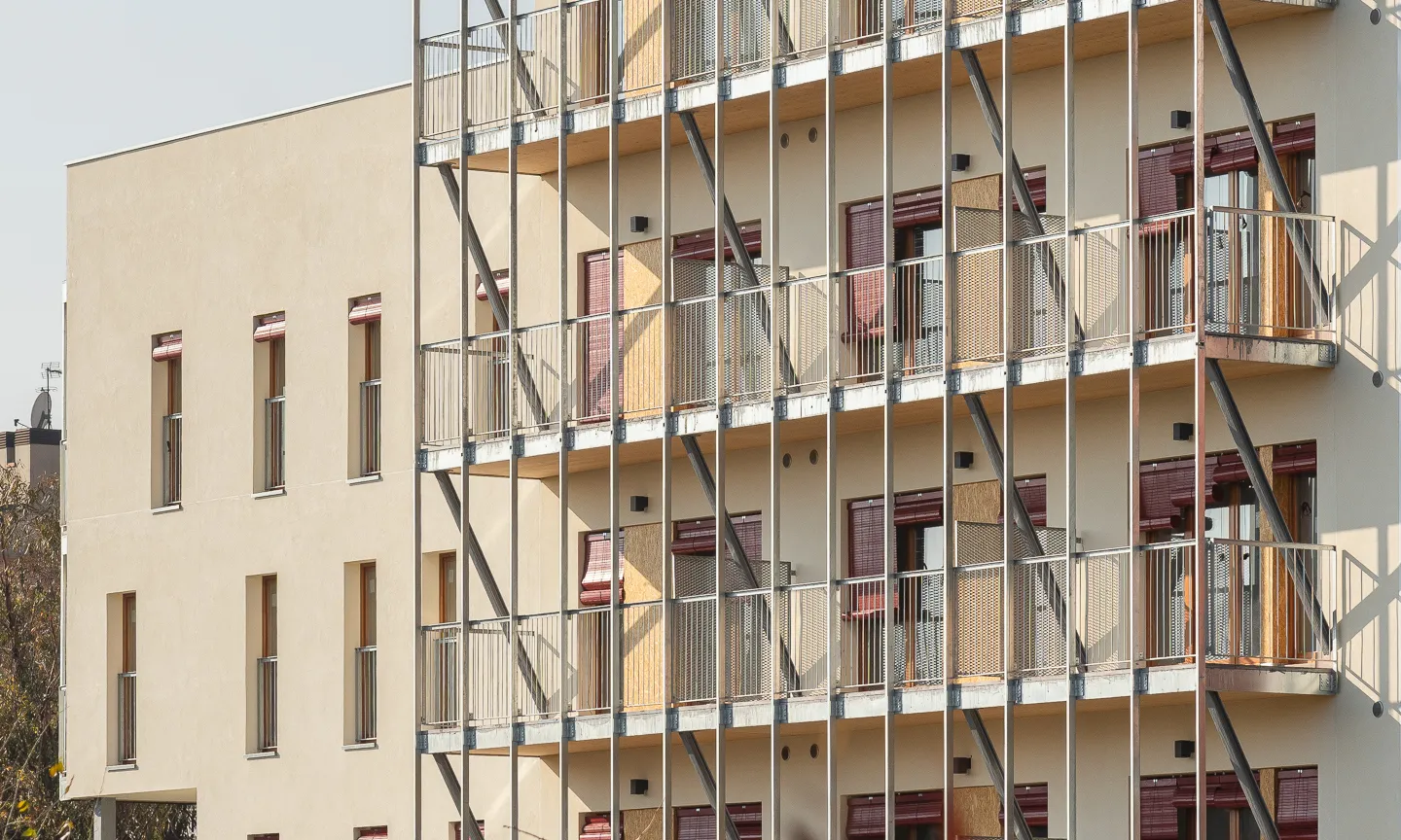 L'edifici es basa en un model d'habitatge cooperatiu en cessió d'ús.
