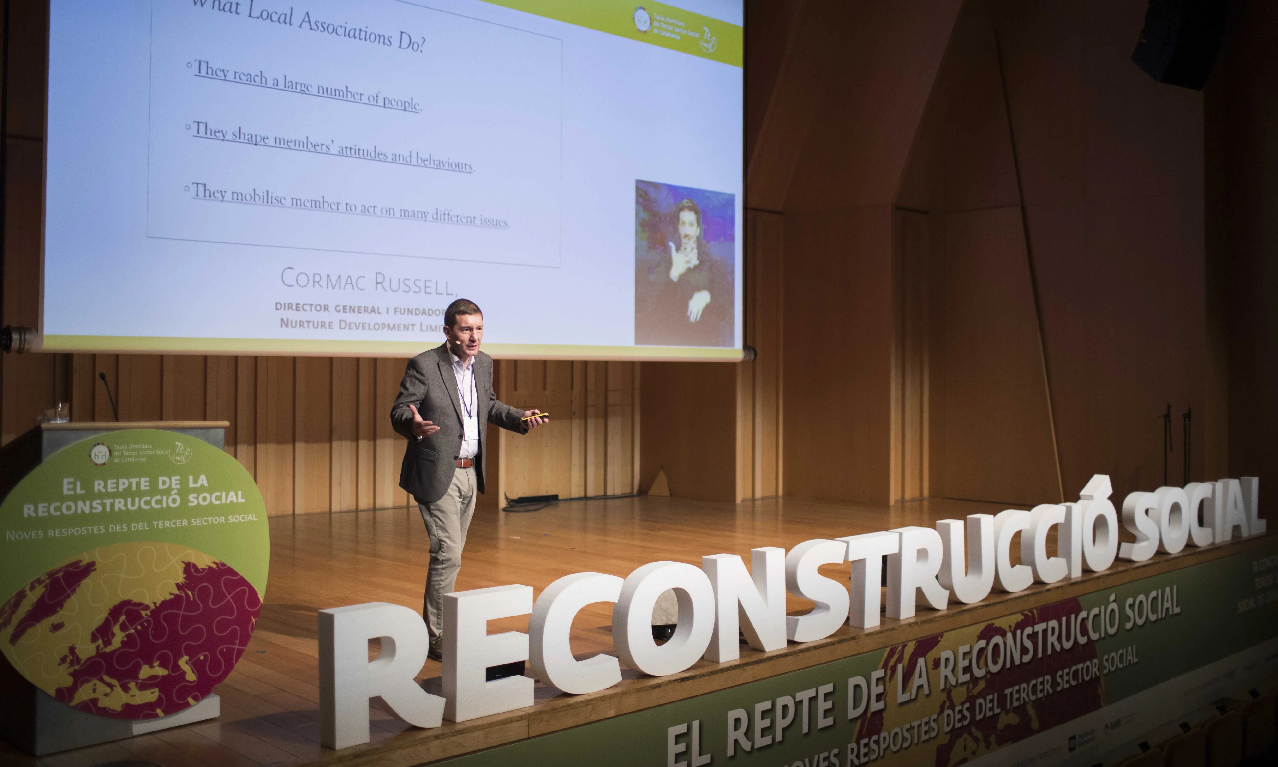 Cormac Russell posa al centre les accions de la societat civil i dels barris.