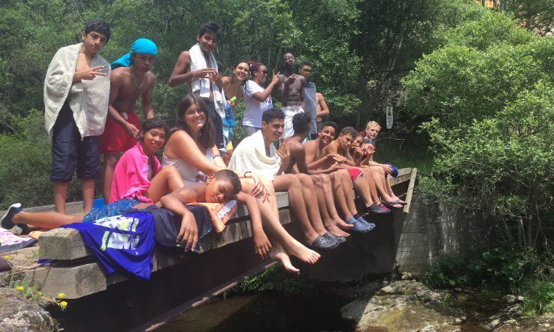 Sortir de la ciutat i estar en contacte amb la natura és un dels objectius de les activitats d'estiu del Casal dels Infants.
