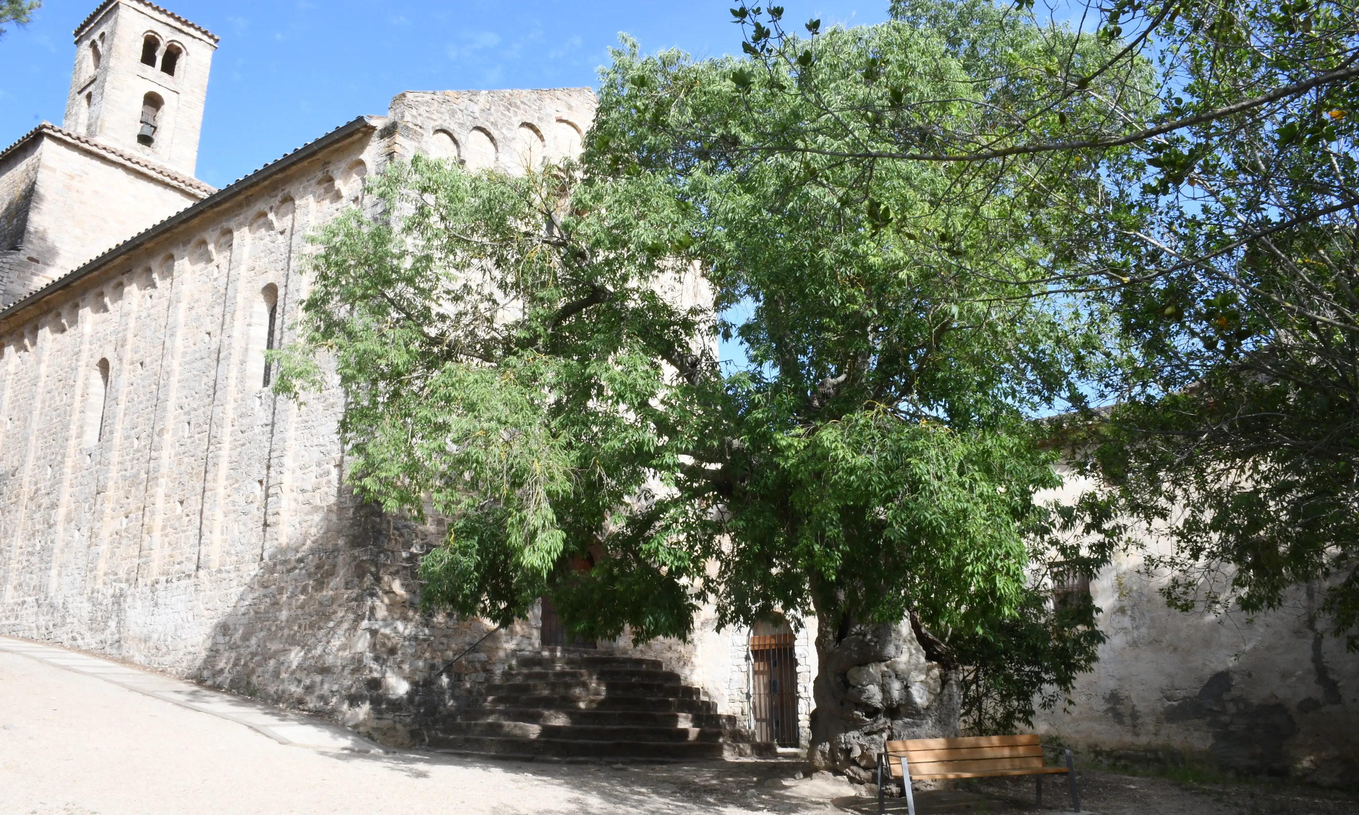 Corbera de Llobregat té molts reclams històrics i culturals perquè es té constància de la seva existència des del 992.