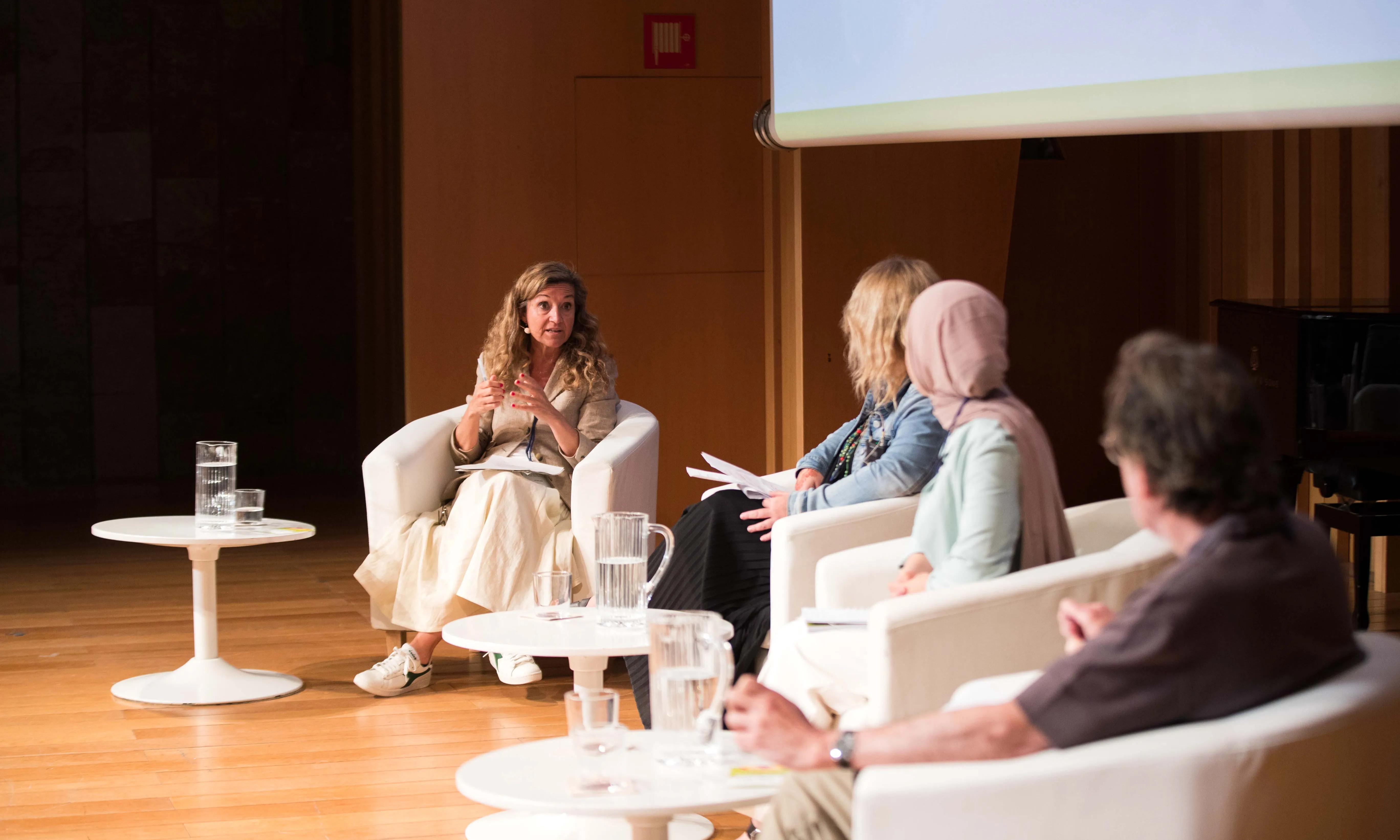 La directora del diari Ara ha contestat preguntes de representants de les entitats socials.