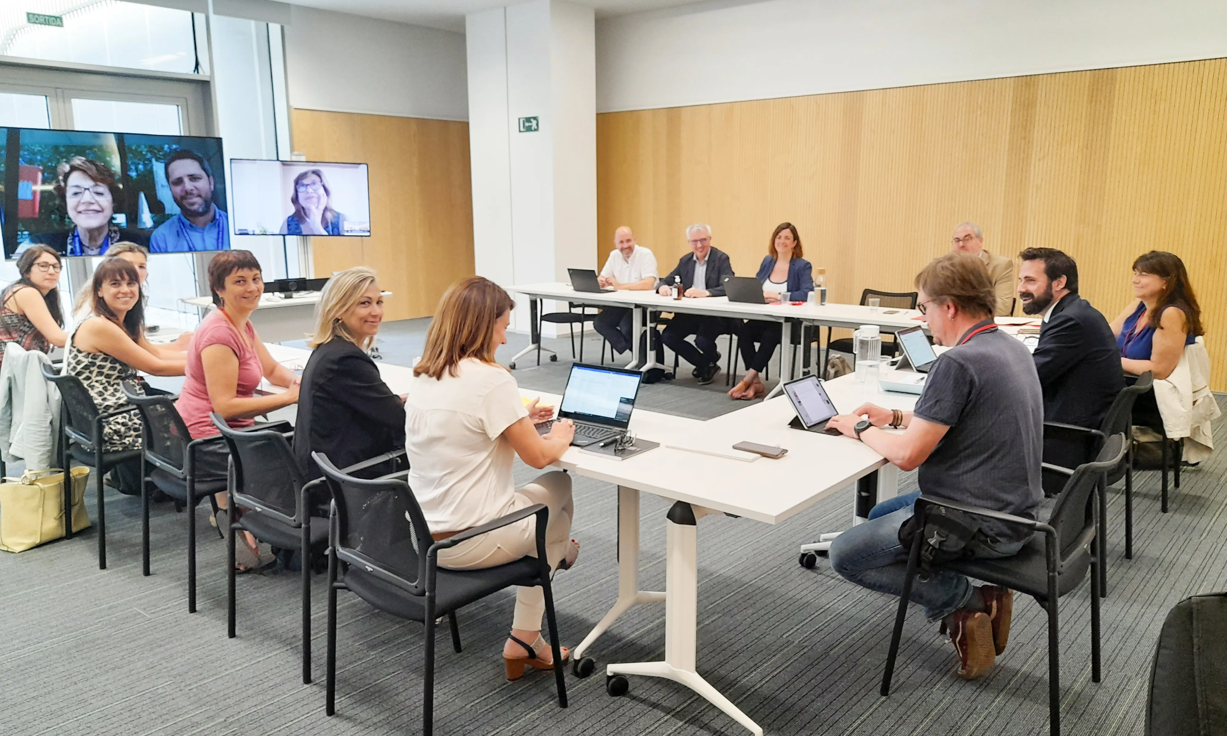 La primera reunió del grup ha servit per establir un calendari de treball.