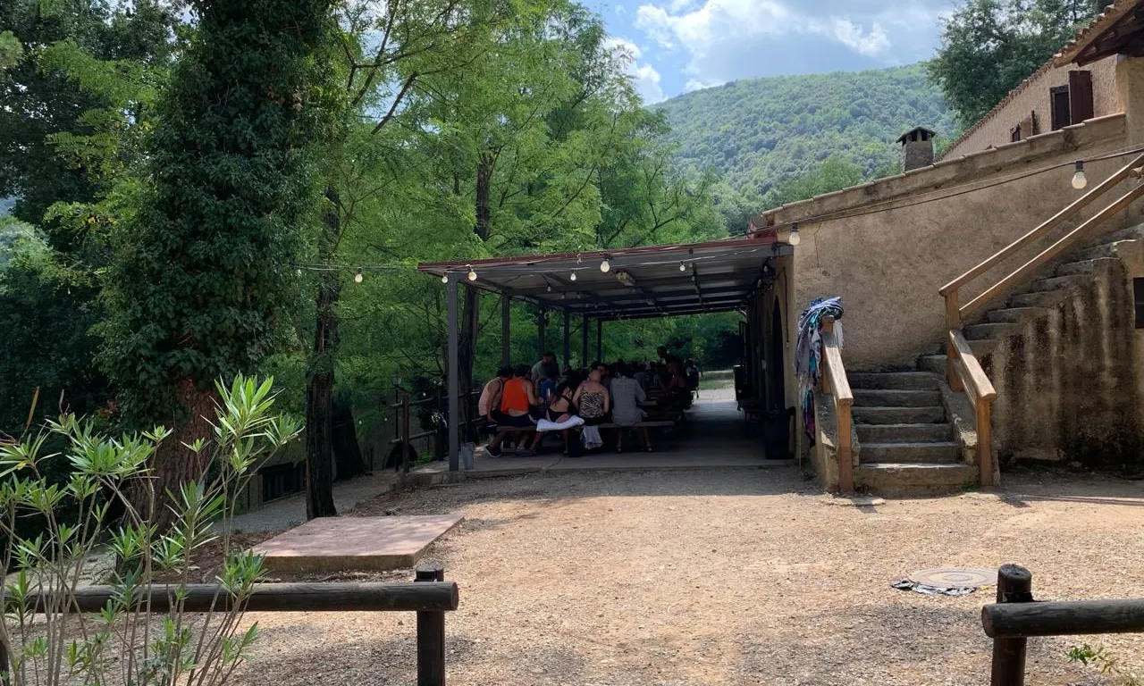 Com a associació cultural, es dediquen a organitzar esdeveniments com ara xerrades, espectacles o convivències.