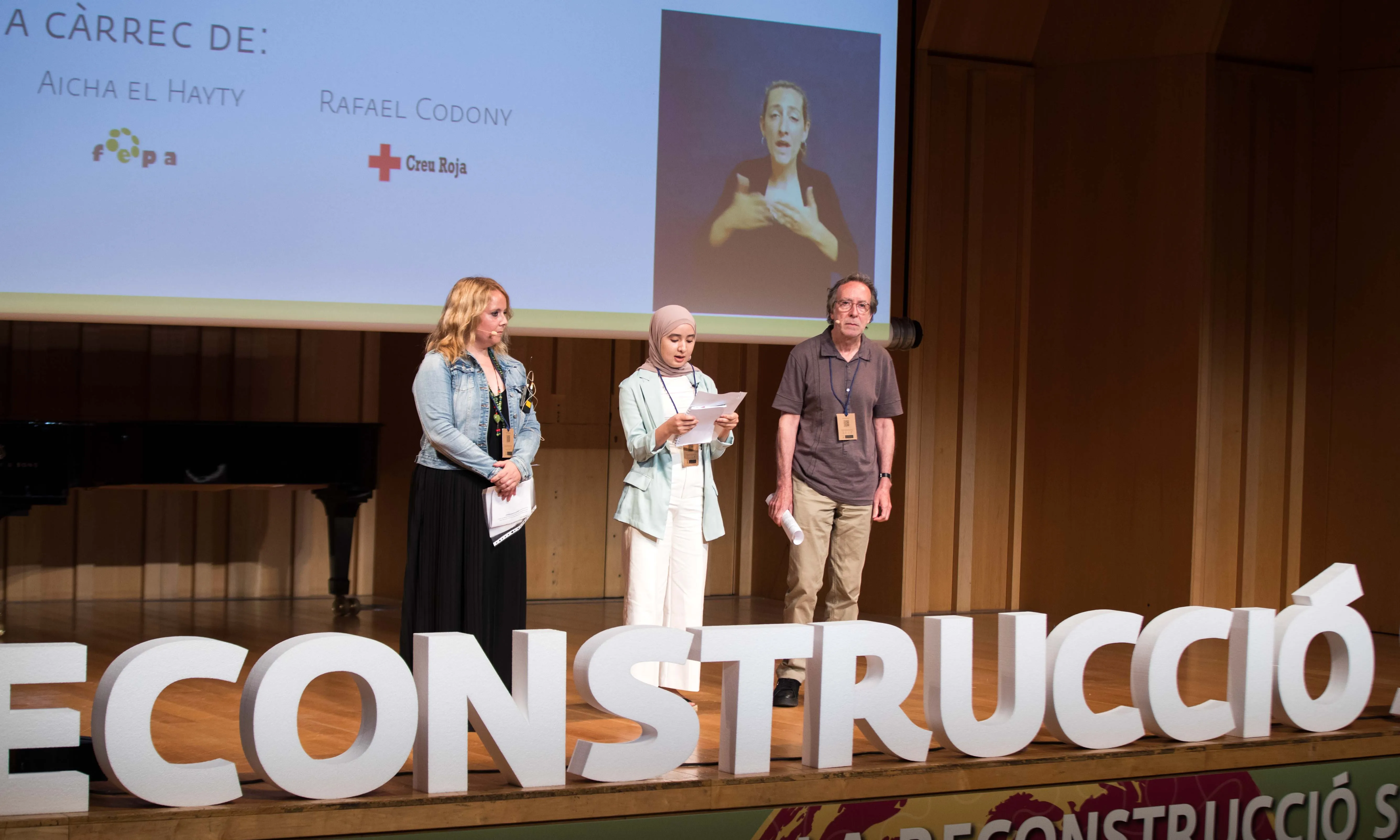 Un moment de la lectura del manifest en el tancament del 7è Congrés del Tercer Sector Social de Catalunya.