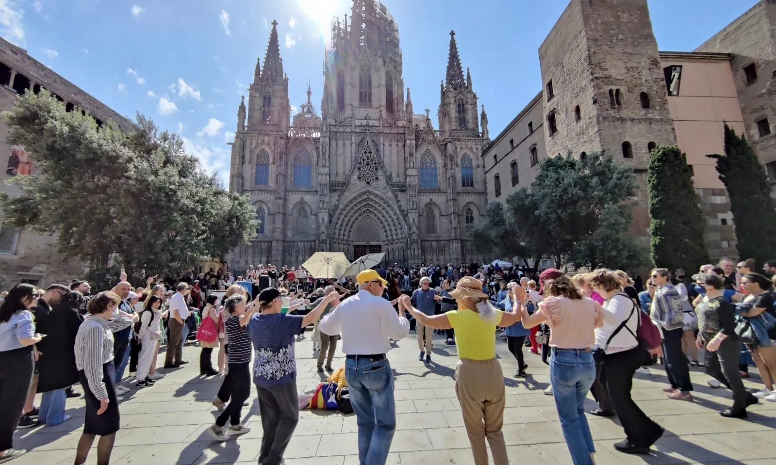 Actualment, cada any se celebren a Catalunya, aproximadament, tres mil actuacions sardanístiques.