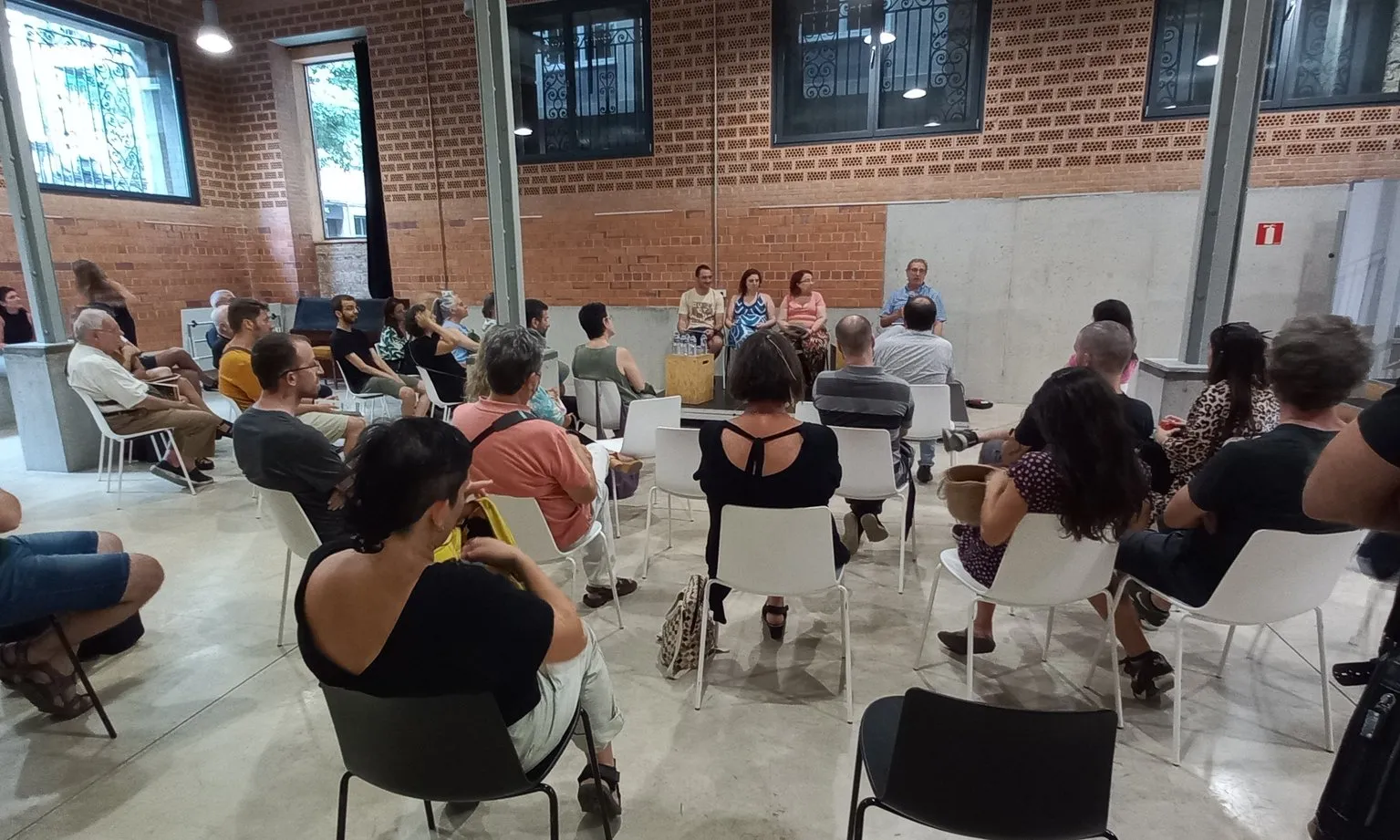 La presentació del llibre a la Lleialtat Santsenca.