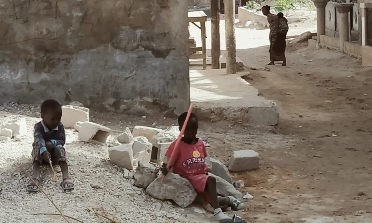 Un informe de Human Rigths Watch xifra en més de 100.000 els infants talibés forçats a pidolar pels carrers.