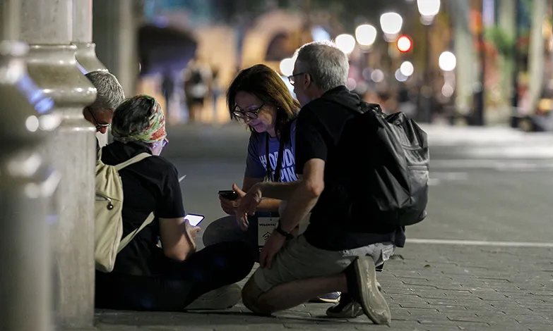 Mes de cinc-centes persones voluntàries van preguntar la nit del 15 de juny com estaven i què necessitaven a les persones que dormen al carrer a Barcelona.