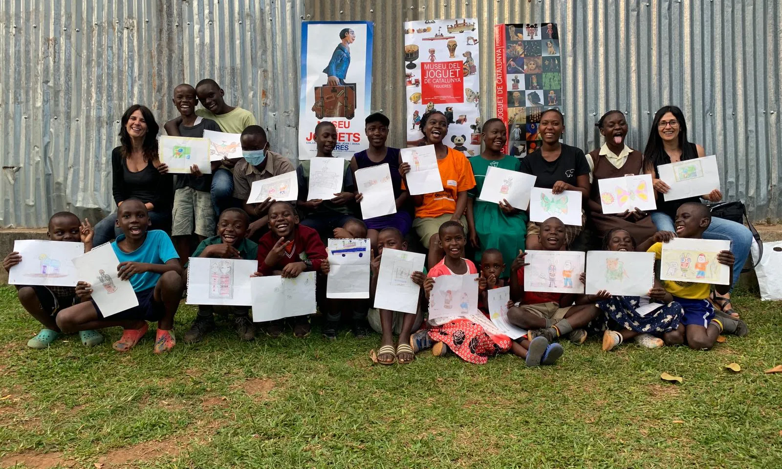 L'entitat va iniciar la seva tasca ajudant a millorar una escola-orfenat d'Entebbe.