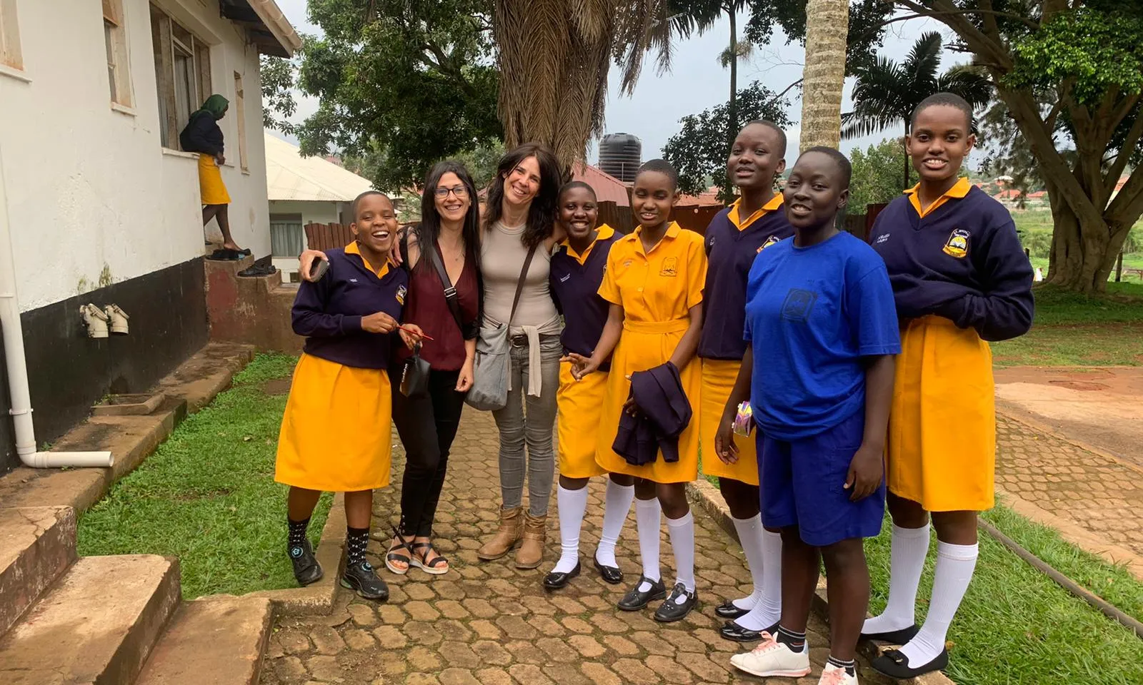 'We Love Uganda' s'enfoca a millorar l'educació de la infància d'Entebbe, a Uganda.