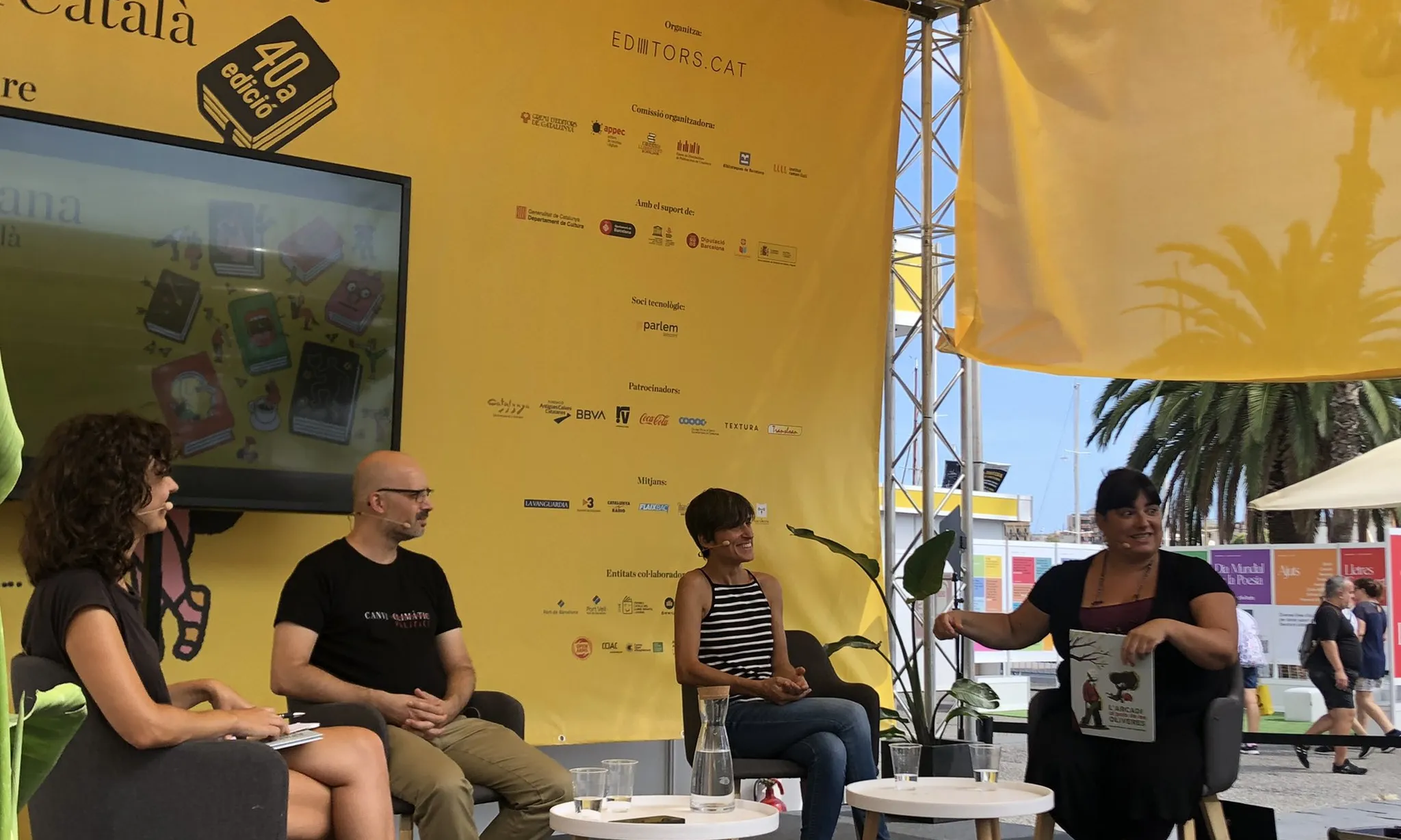 Un moment de la presentació del llibre ‘L’Arcadi al país de les oliveres’ a La Setmana, la fira del llibre en català a Barcelona.