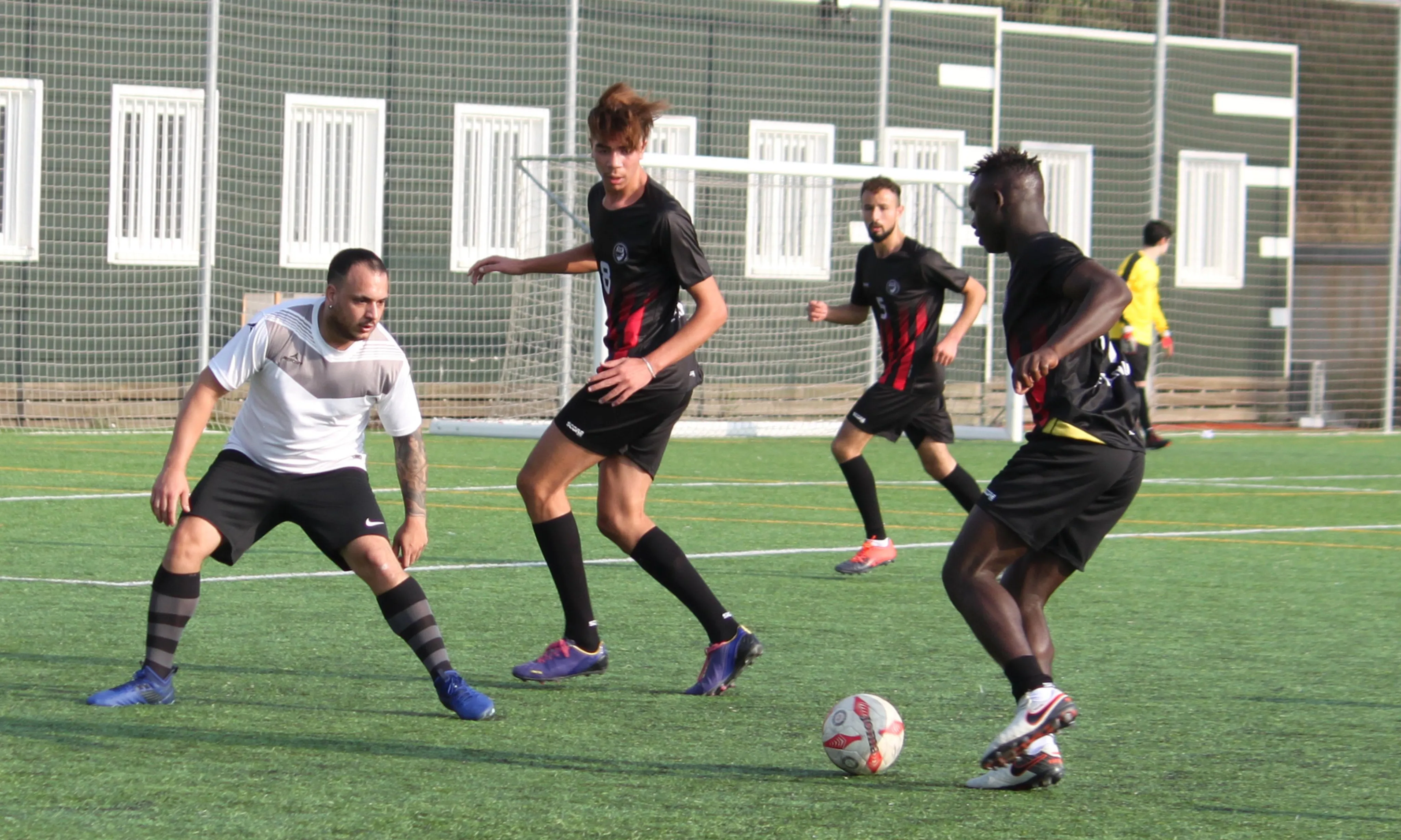 Fa uns anys que el club també dona l'oportunitat a joves estrangers no acompanyats a practicar esport.