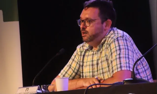 El sociòleg Albert Caramés en una intervencio en unes jornades organitzades per Unipau.
