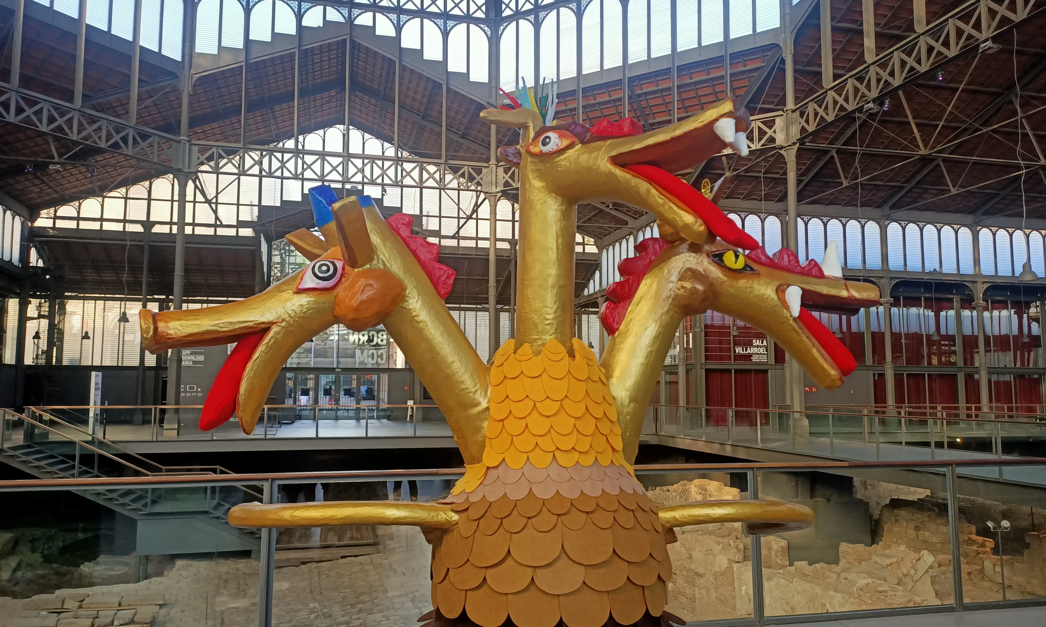 La nova bèstia festiva construïda per l’artista Olga Malavia a partir del disseny de l’il·lustrador Xavier Malet.