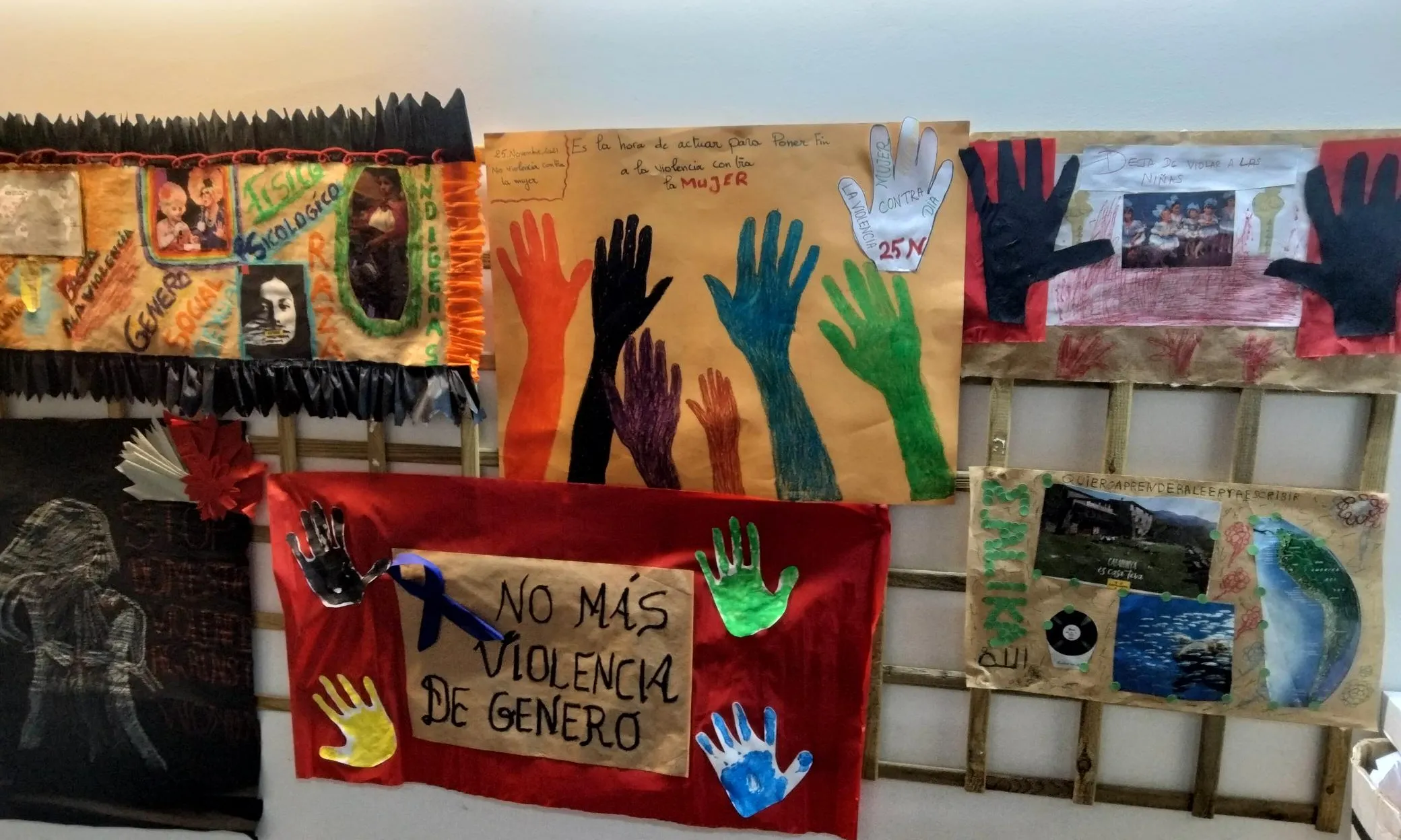 Les dones participants van realitzar exposició gràfica de denúncia amb motiu del Dia Internacional contra la Violència de Gènere