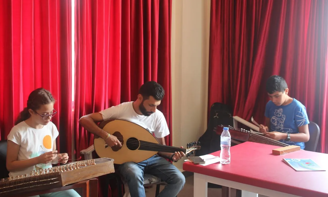 La delegació catalana també va aturar-se a conèixer la Casa de la Música de l'SPL.