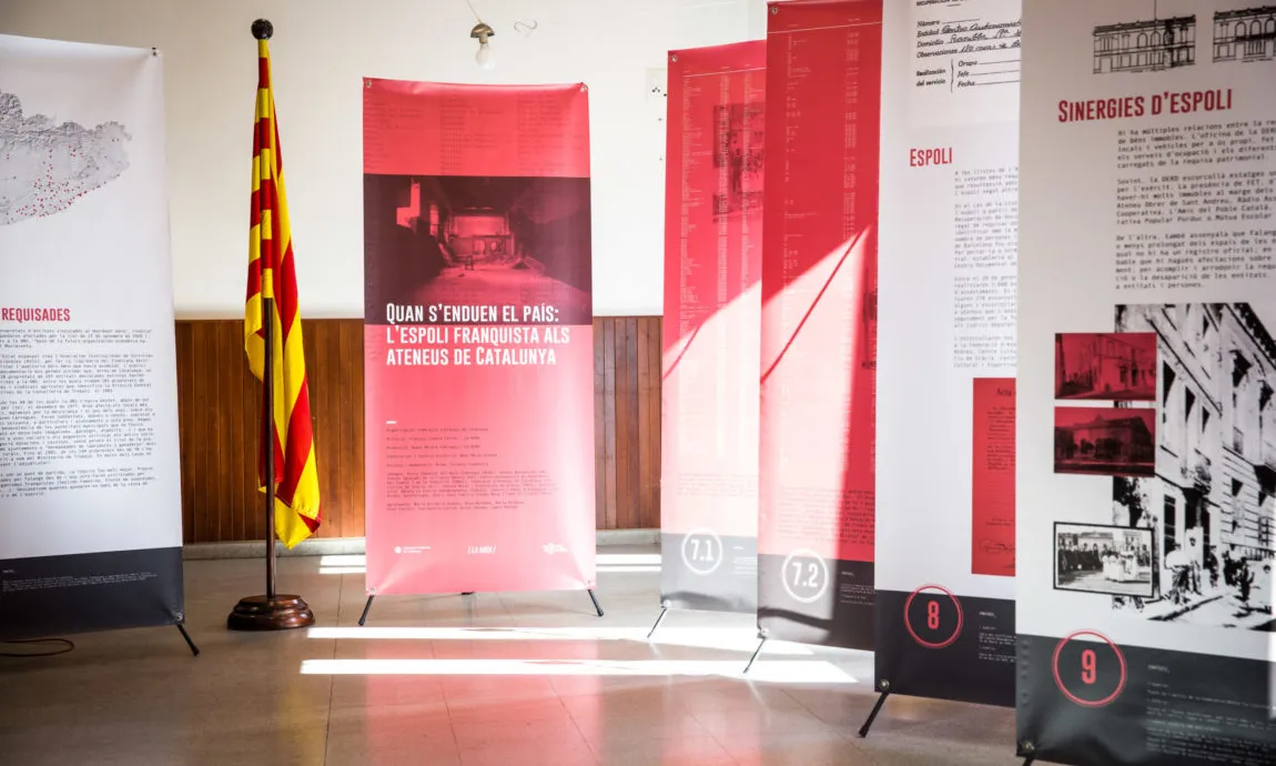 El projecte 'L'espoli franquista' de la FAC compta amb l'exposició itinerant als ateneus 'Quan s'enduen el país: L'espoli franquista als ateneus de Catalunya'.