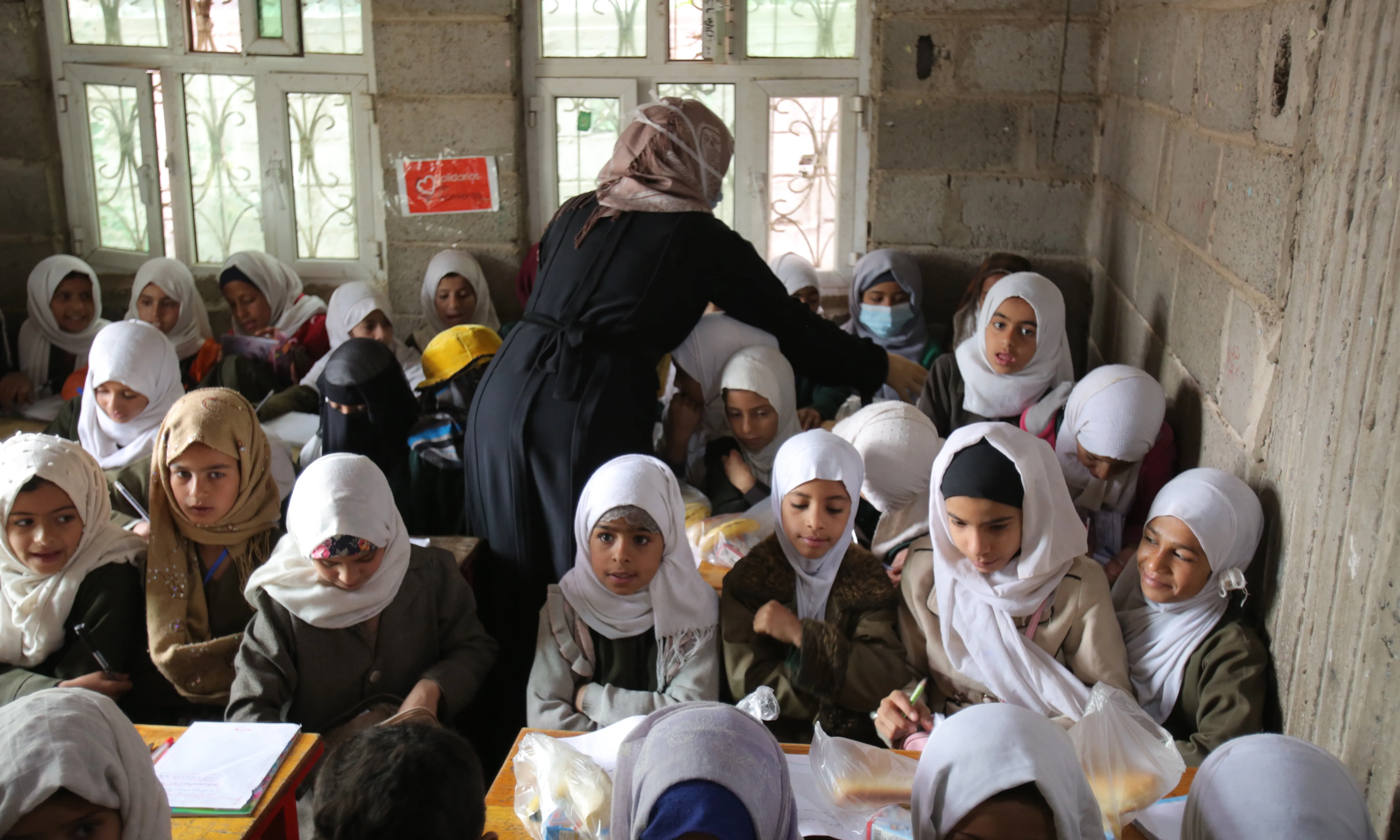 Solidarios Sin Fronteras reparteix uns 1.700 esmorzars diaris a les escoles del Iemen.