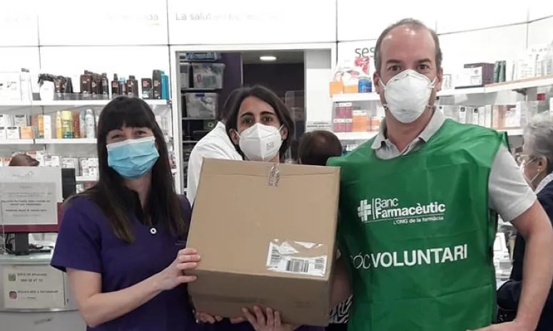 Durant la pandèmia moltes persones voluntàries van ajudar a distribuir medicaments a les persones que no podien sortir de casa.