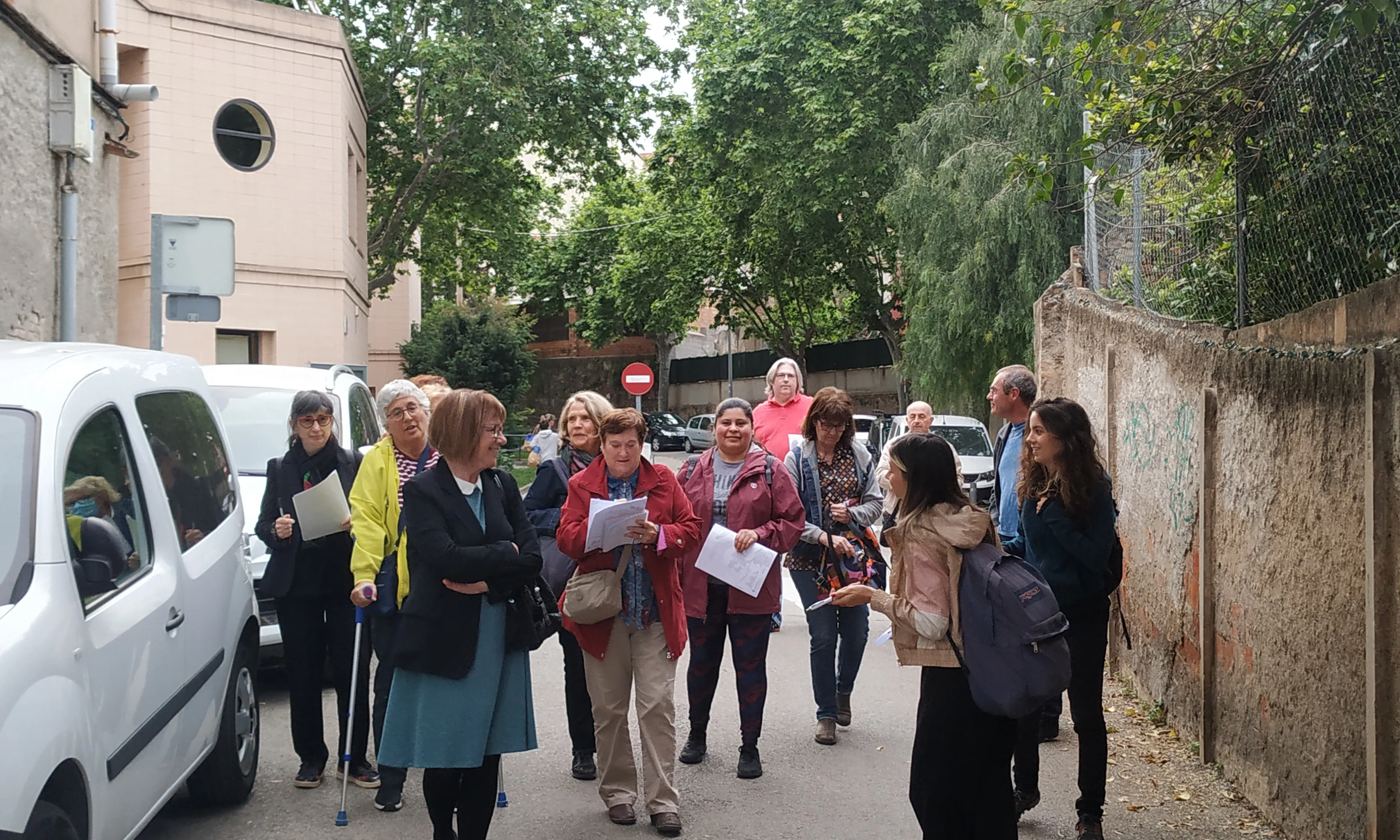 L'objectiu principal del projecte és empoderar les veïnes per formar un treball en xarxa i una organització veïnal amb perspectiva de gènere.