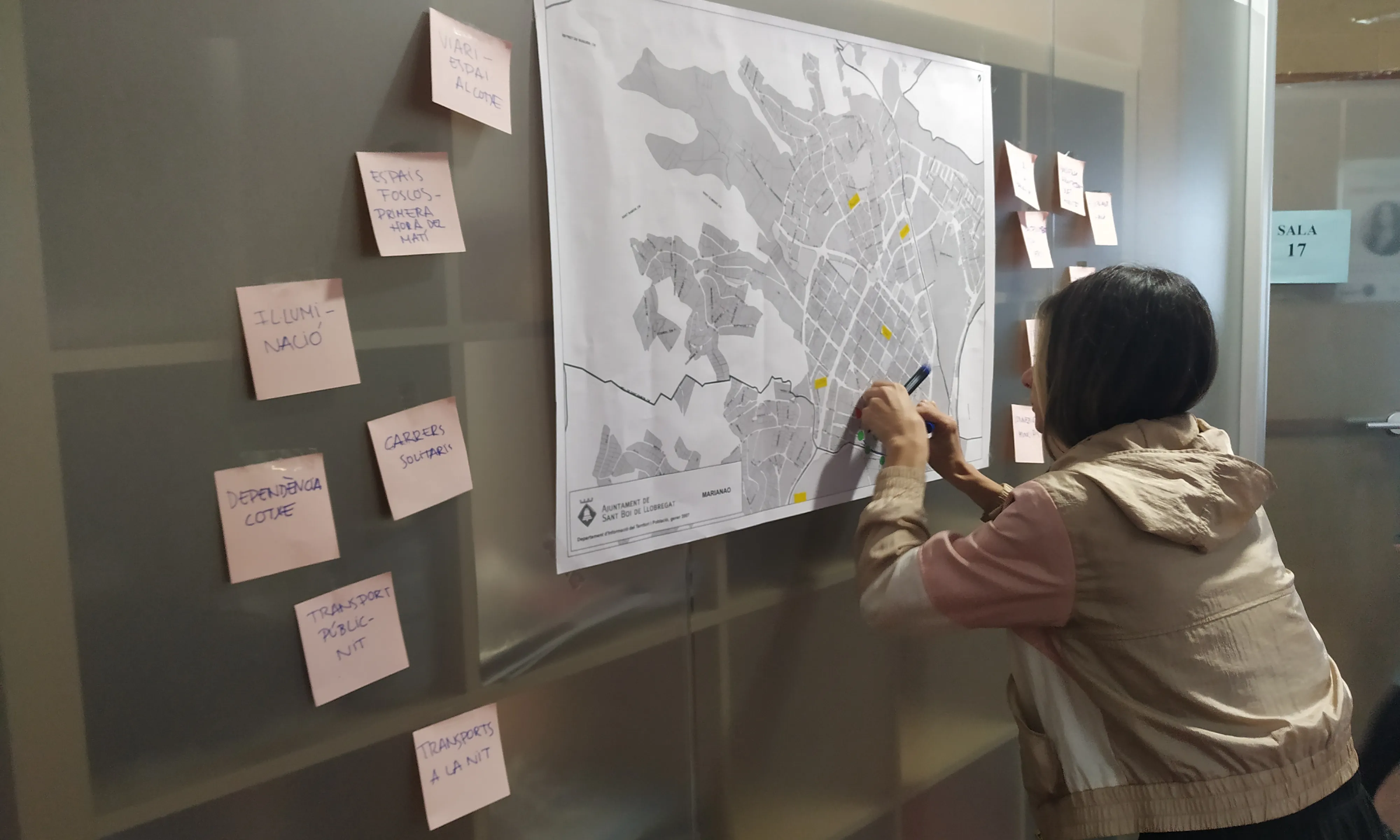 Un dels eixos de treball és l'urbanisme inclusiu, per tal de detectar tots els punts del barri que poden ser insegurs o complicats per a les dones.