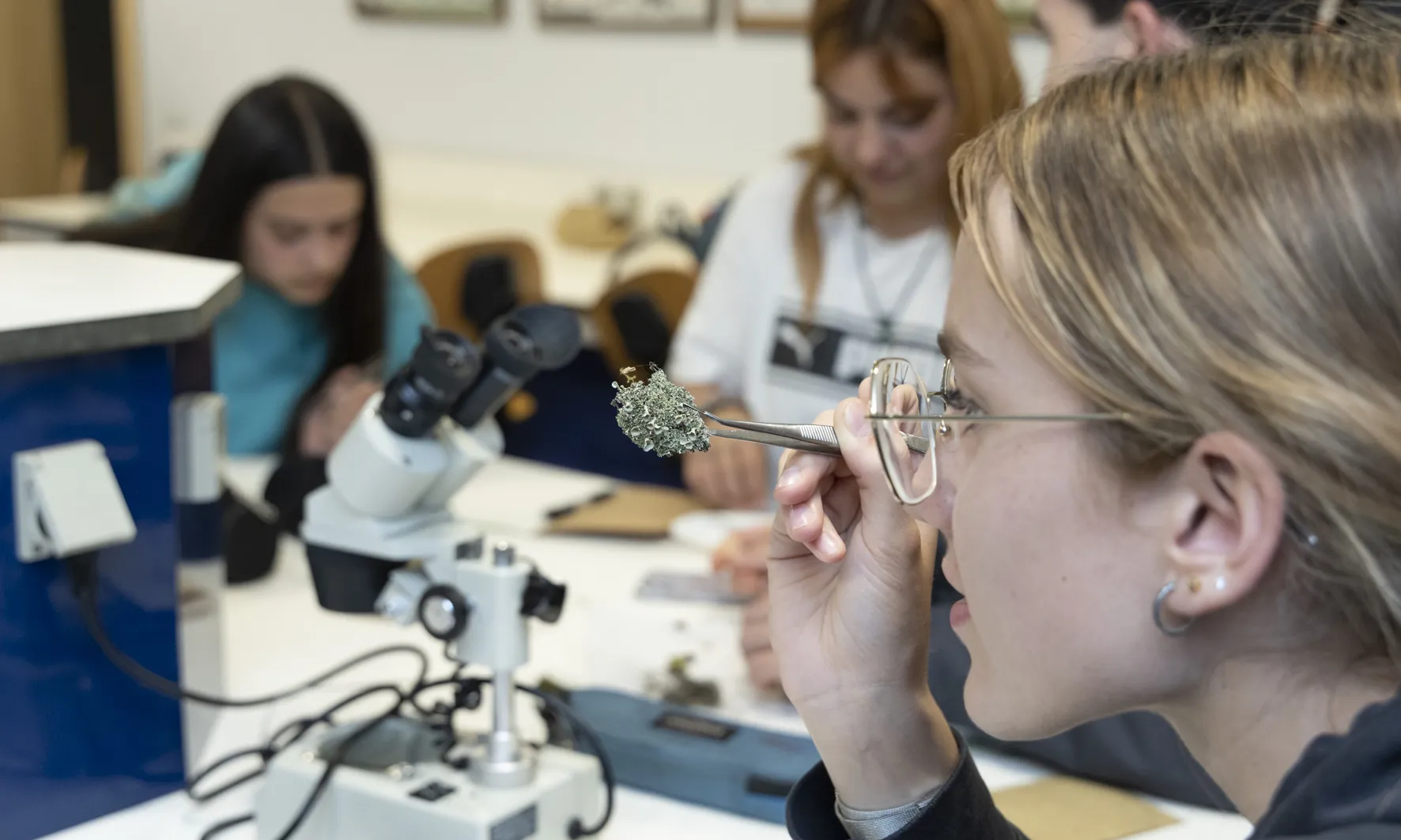 L'objectiu principal del projecte és descobrir a les joves el món de la ciència a través d'activitats de conservació de la natura i la biodiversitat.