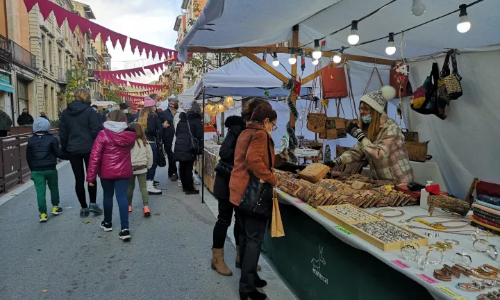 La Fira del Tió d'Arbúcies celebra la seva novena edició, i s'hi poden trobar diferents activitats nadalenques i parades amb productes artesans.