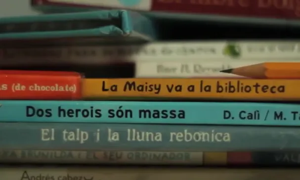 Llibres fets servir en el programa. Font: vídeo al seu web.