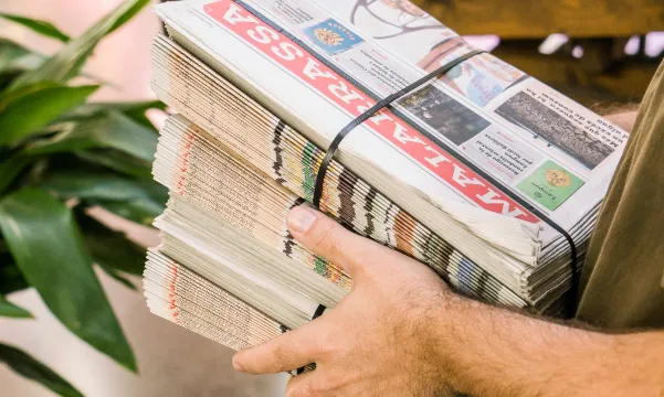 Distribució gratuïta del periòdic Malarrassa