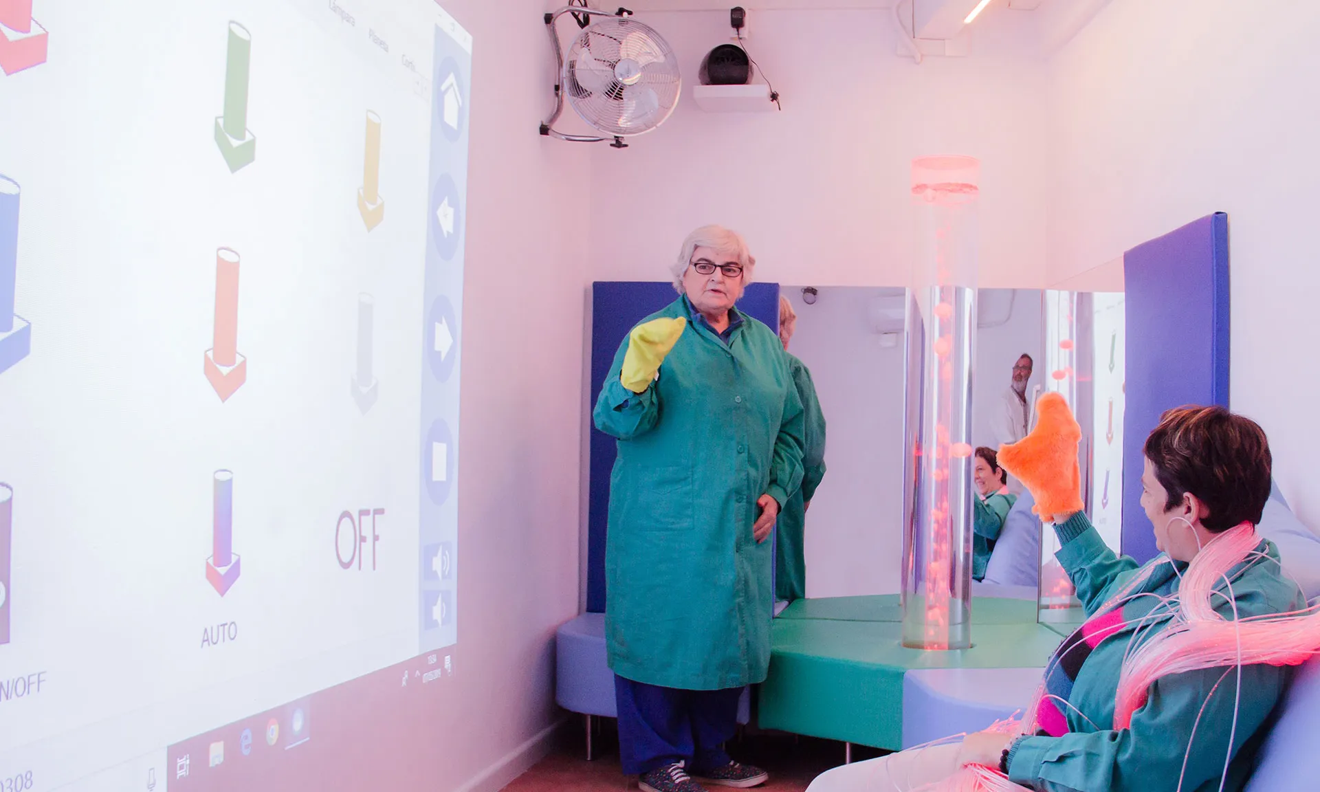 La fundació disposa d'una sala multisensorial per treballar aspectes com l'estimulació congnitiva a través de les TIC.