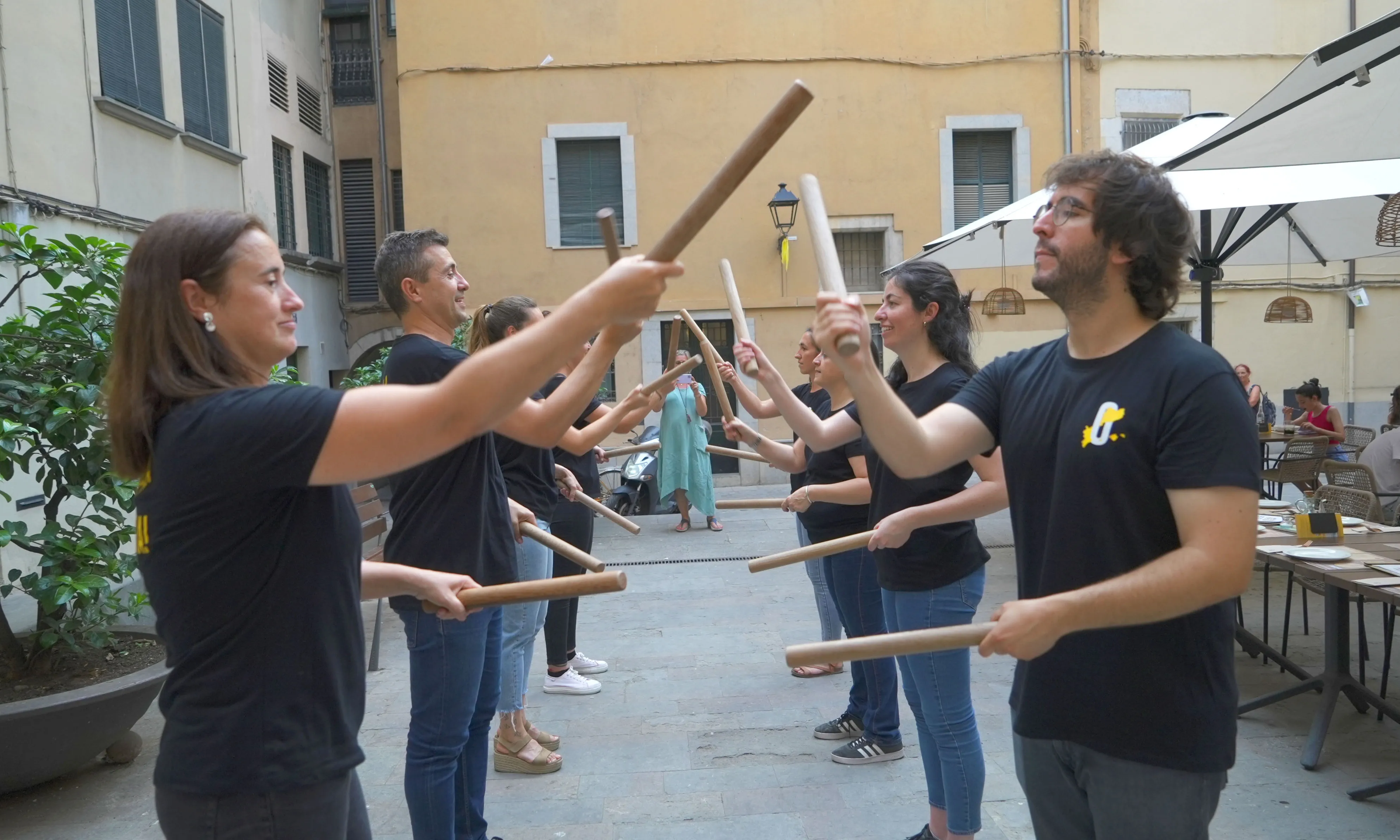 El Til·ler també organitza i treballa en la revitalització d'altres exercicis de la cultura tradicional i organitza formacions en dansa o música, per exemple.