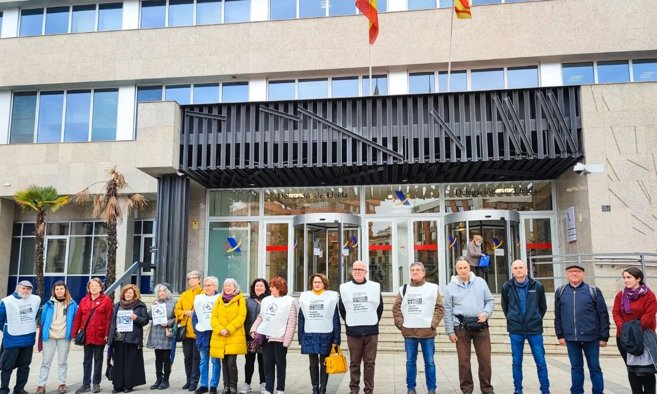 Una de les accions de la campanya 'Aturem les guerres', a Lleida.