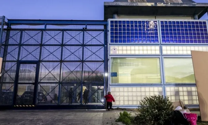 El Grup de visites al CIE de la Fundació Migra Studium convoca cada any una vetlla davant del CIE de la Zona Franca de Barcelona.