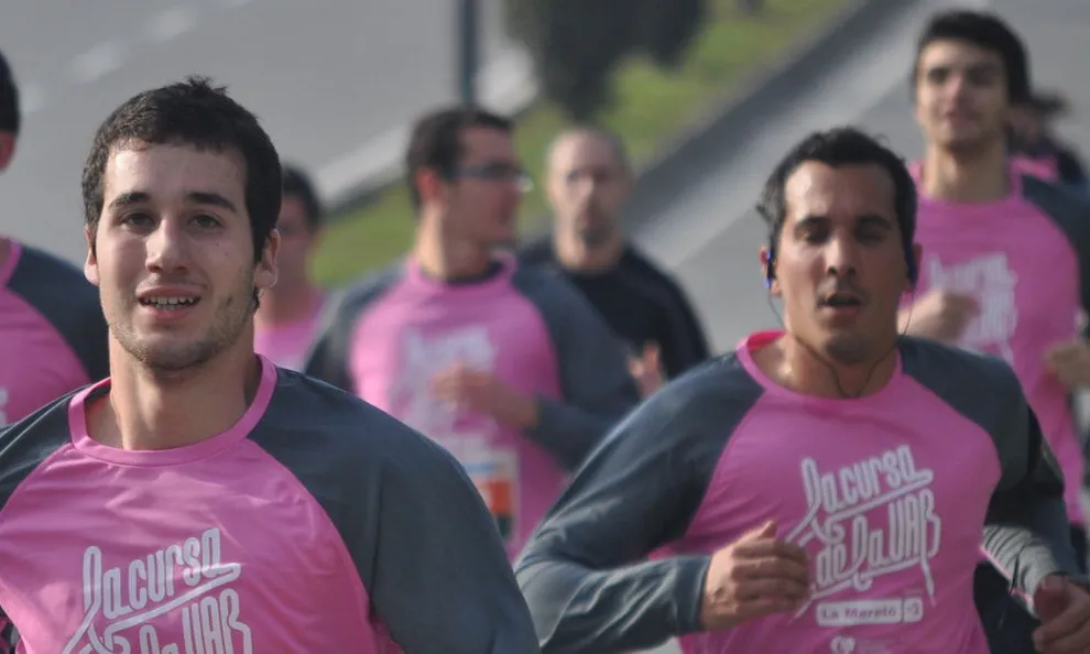 Cada any, més d'un miler de persones participen a la cursa que fa la UAB en suport de 'La Marató de TV3'.