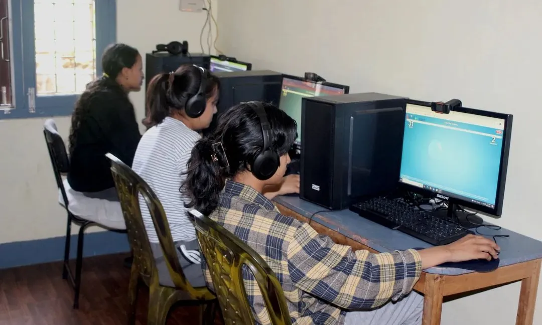La iniciativa facilita la interacció entre l'alumnat català i el nepalès.