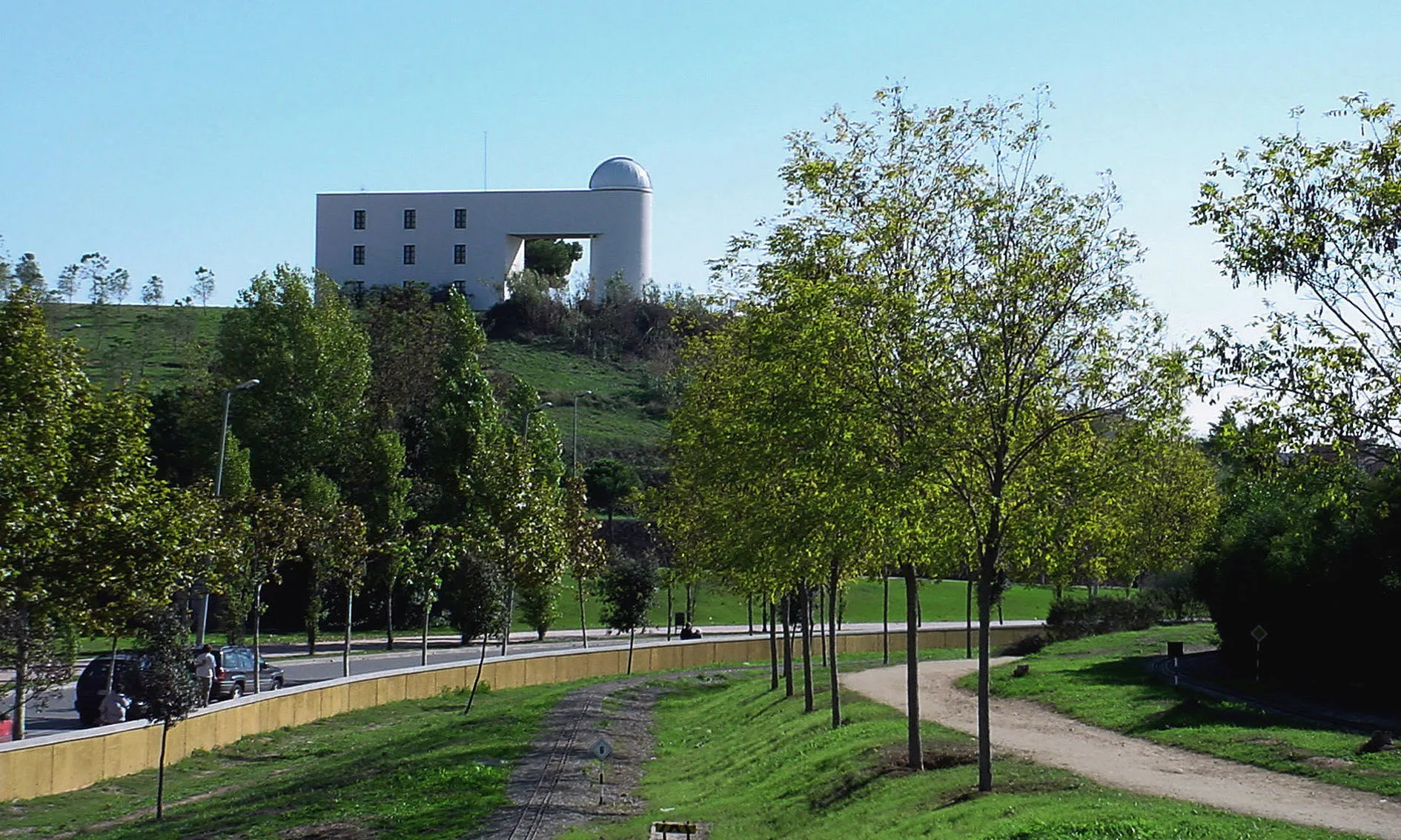 La seu de l'Agrupació Astronòmica de Sabadell, amb l'observatori.