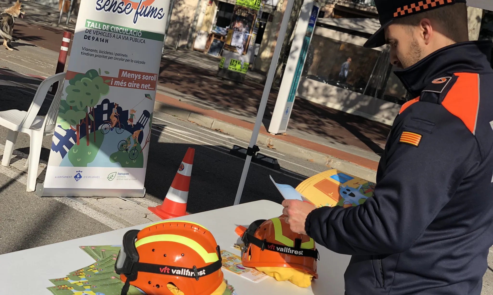 L'Associació de Voluntaris de Protecció Civil d'Esplugues de Llobregat compta amb onze homes i vuit dones amb perfil divers.