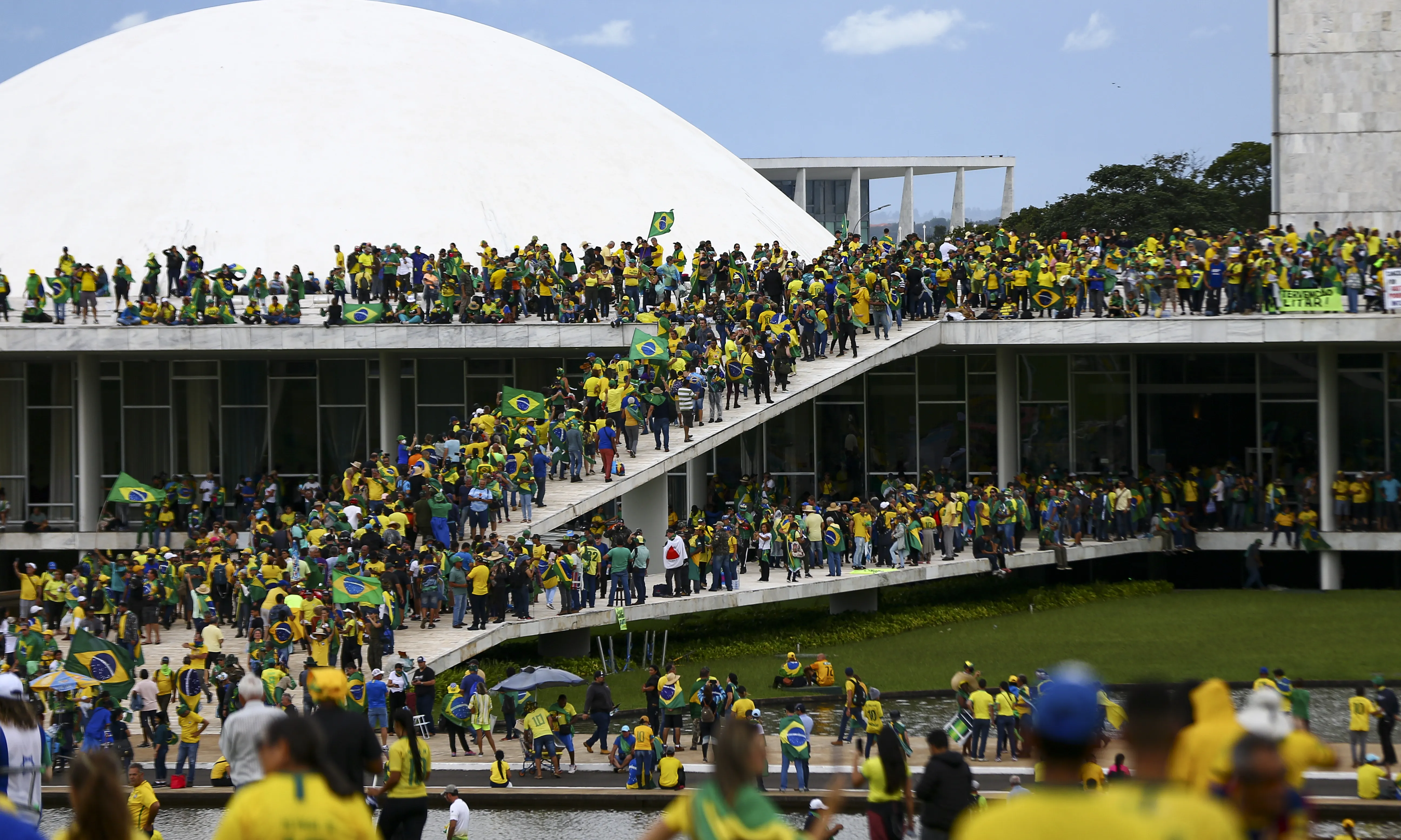 L'assalt a les seus del poder institucional del Brasil ha acabat amb més d'un miler i mig de detinguts.