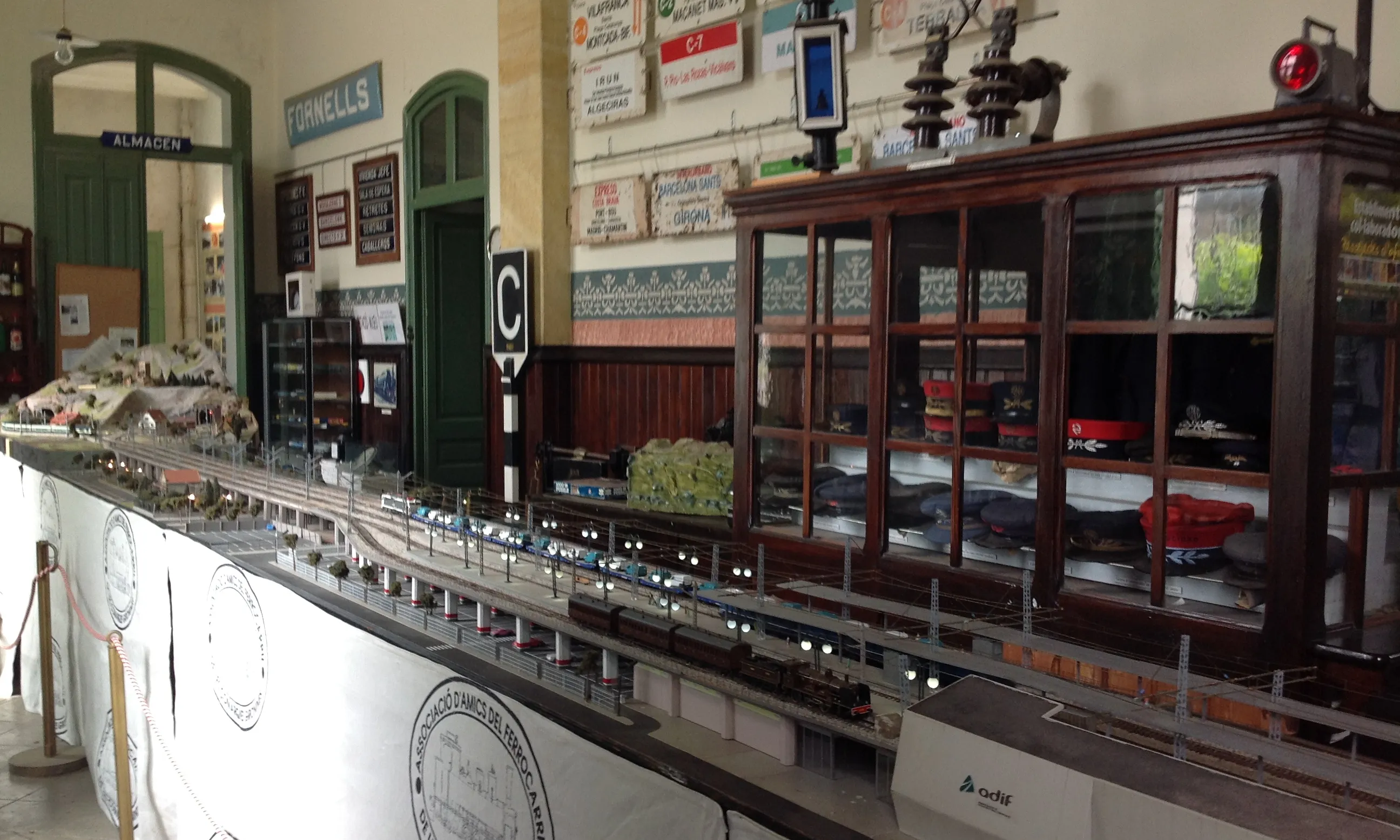 L’entitat Amics dels Ferrocarrils de les Comarques Gironines és membre de la Federació Catalana d’Amics del Ferrocarril.