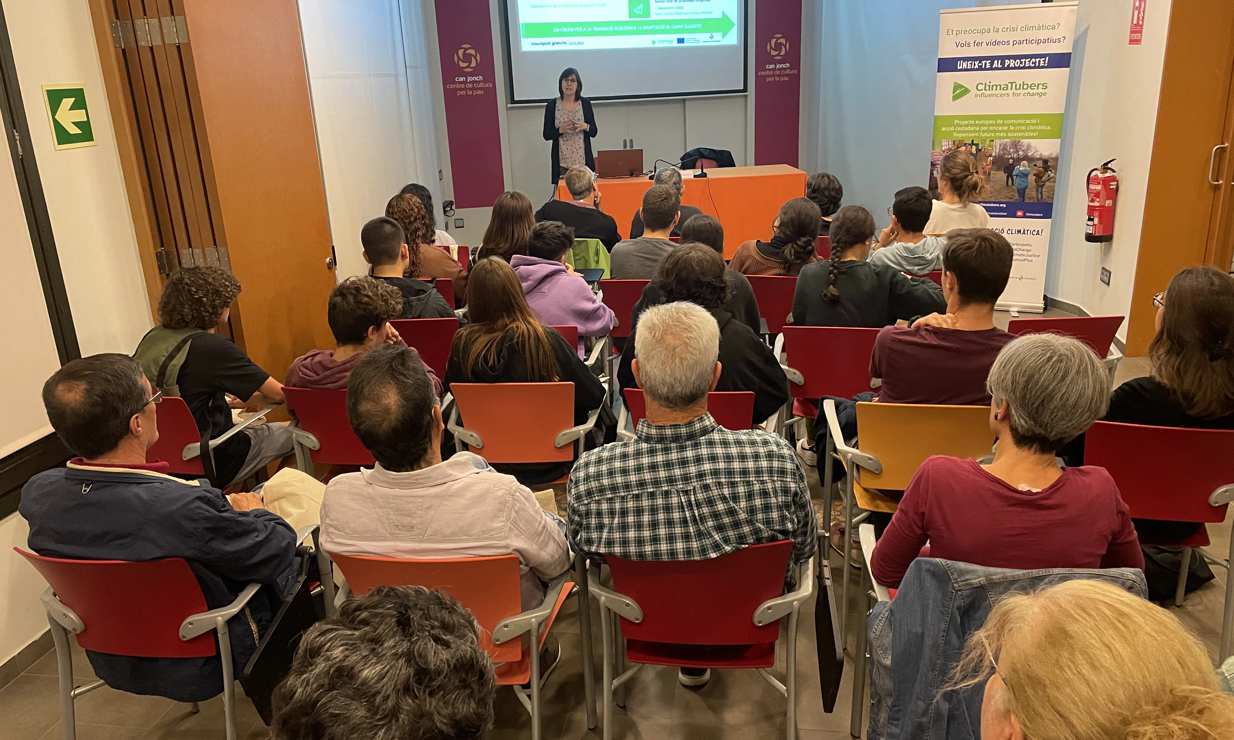 Un cop es realitzen els vídeos, es difonen per xarxes socials i es fan projeccions tot buscant un debat i una reflexió al voltant del tema tractat.