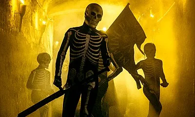 La Dansa de la Mort convida a reflexionar sobre el sentit de la vida i la mort a través dels seus missatges, representats pels esquelets que dansen i els elements que ens mostren a cada salt.