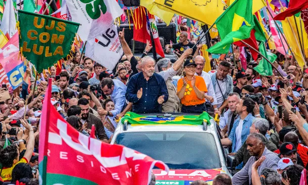 Lula da Silva es va imposar a l'ultradretà Jair Bolsonaro per un estret marge de vots.
