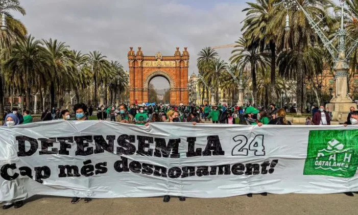 Manifestació de la PAH del setembre per reclamar al Parlament la proposició de llei d’ampliació de les mesures urgents per fer front a l’emergència habitacional i evitar desnonaments.