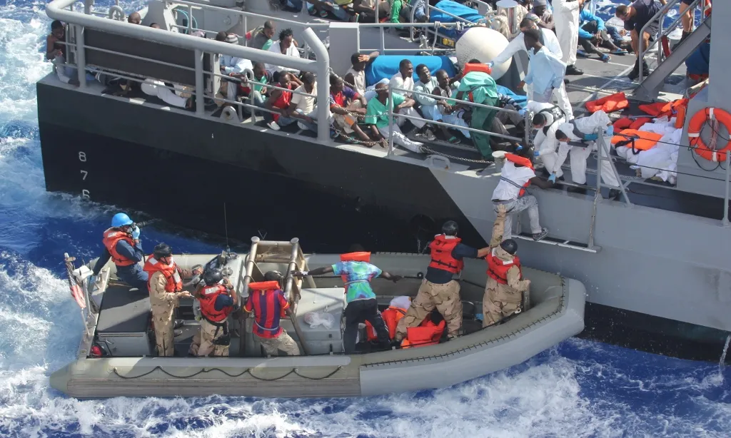 El col·lectiu refugiat travessa el Mar Mediterrani per arribar a Europa.