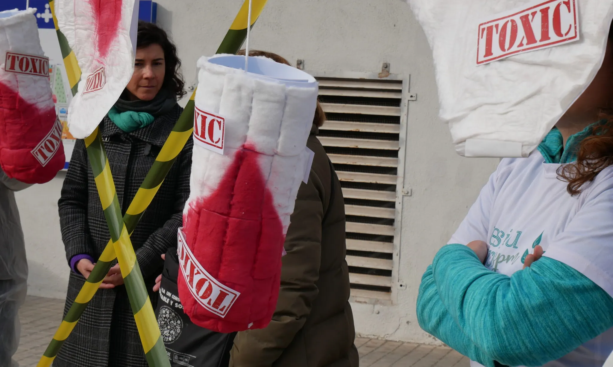 Rezero ha organitzat diferents accions de protesta contra la utilització de substàncies tòxiques als productes menstruals i l'opacitat de les empreses productores.