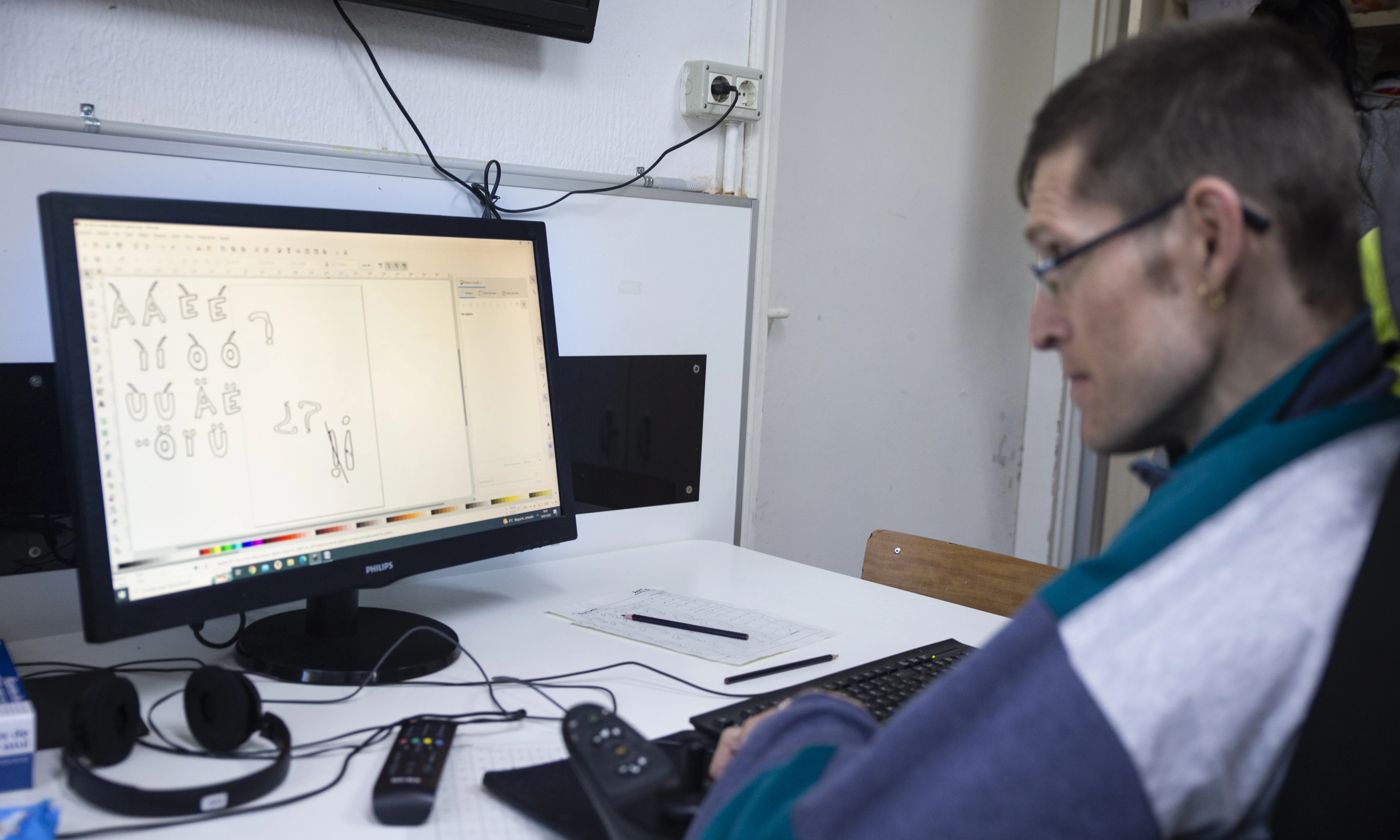 Al taller maker d'Estimia estan dissenyant una tipografia pròpia juntament amb Aura Fundació.