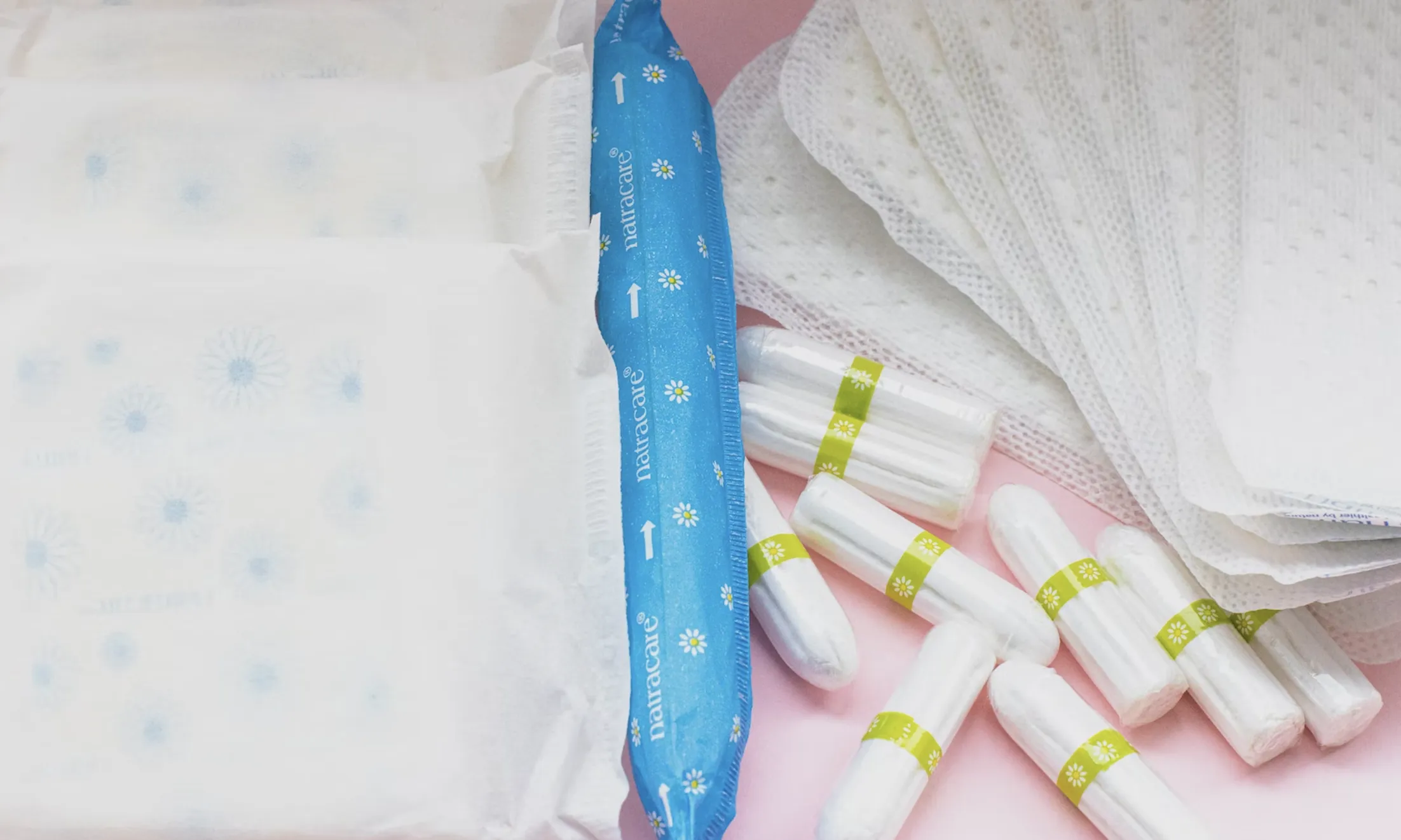 S'ha demostrat que les compreses i els tampons d'un sol ús contenen substàncies tòxiques per a la salut de la dona com, per exemple, un 90% de plàstics.