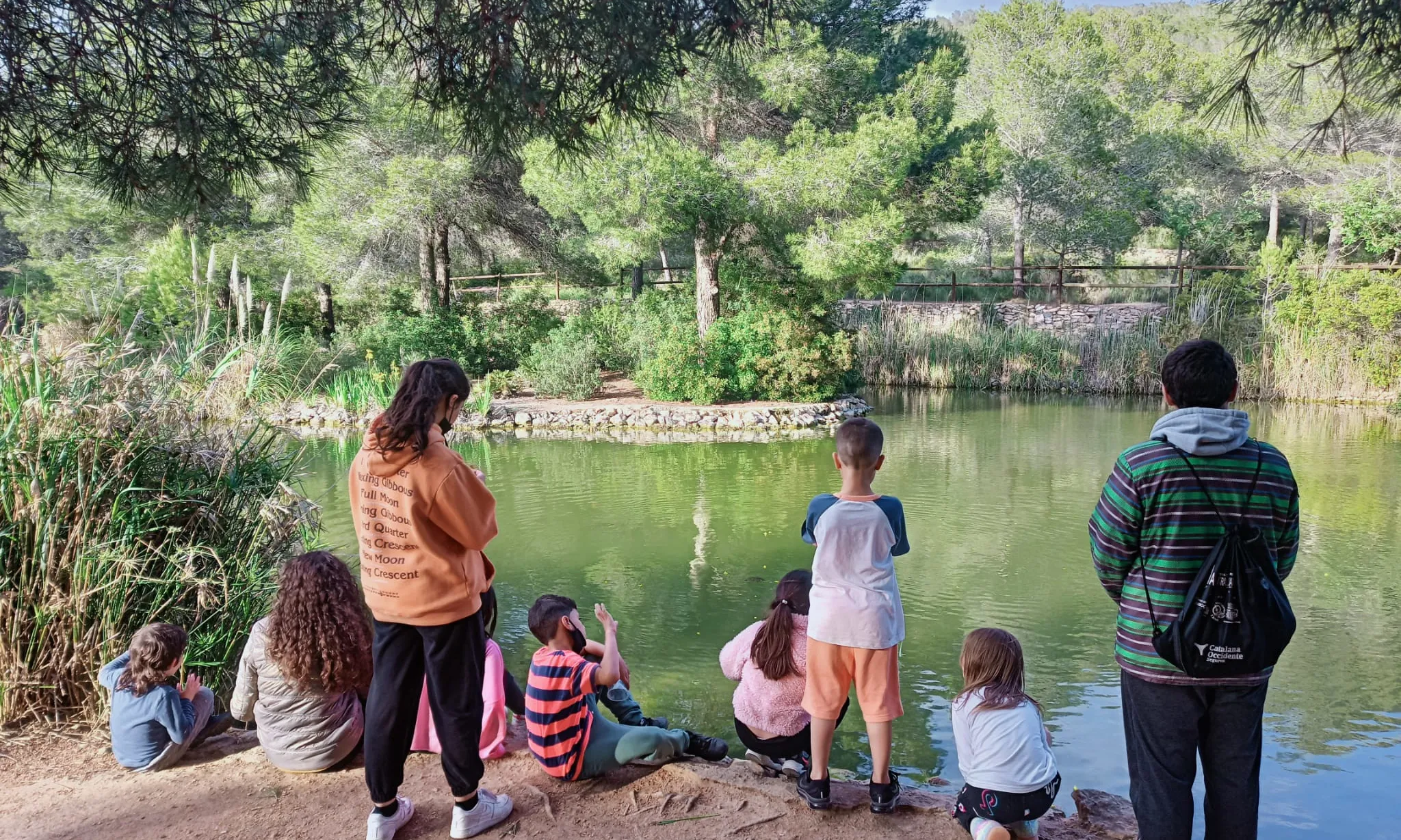 Afavorir el coneixement de l'entorn natural i de les entitats culturals de la zona, perquè se sentin partícips de la comunitat, és una de les línies de treball del Casal Anxanetes.