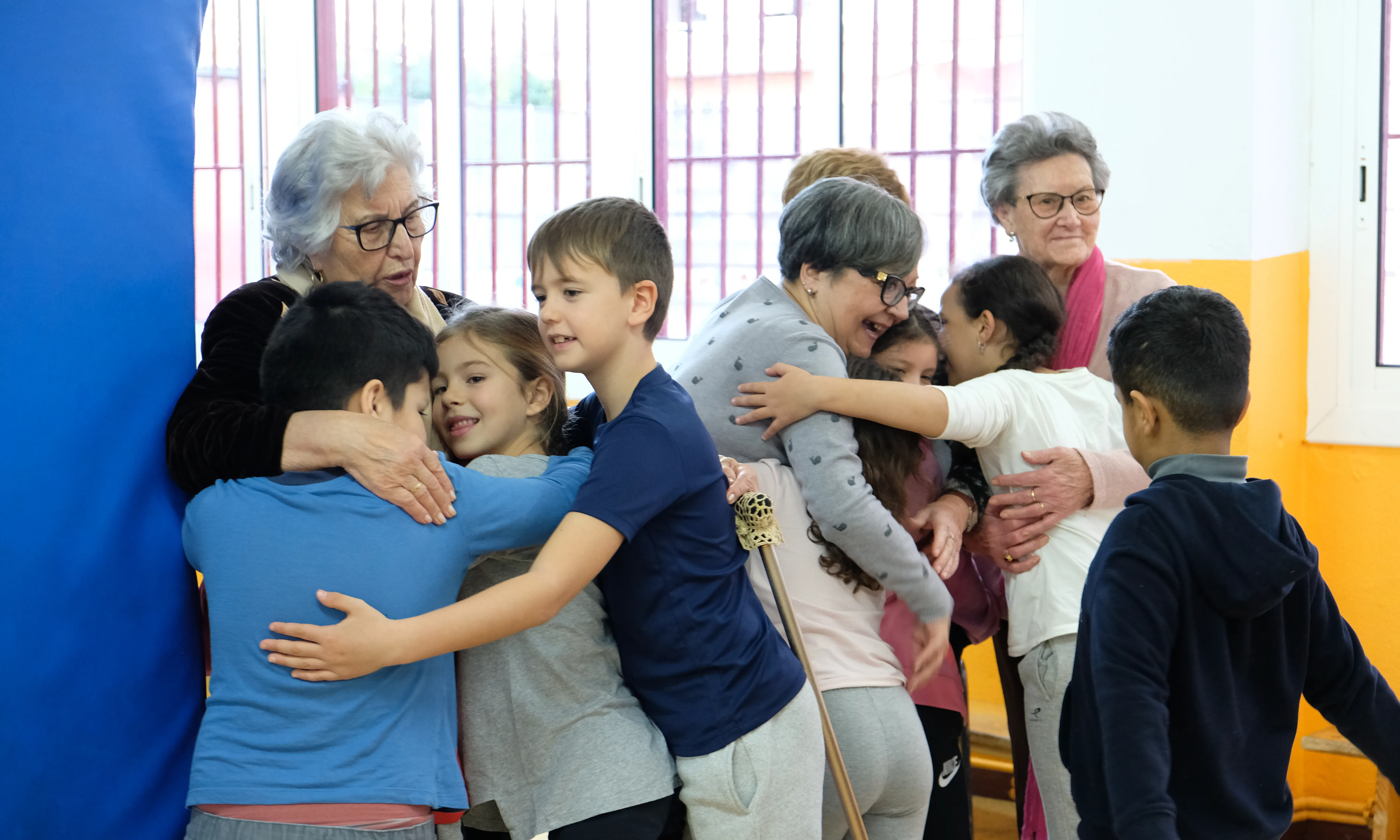 Les sessions d'Art Salut de Plàudite Teatre esdevenen un espai de trobada entre gent gran i infants i joves.