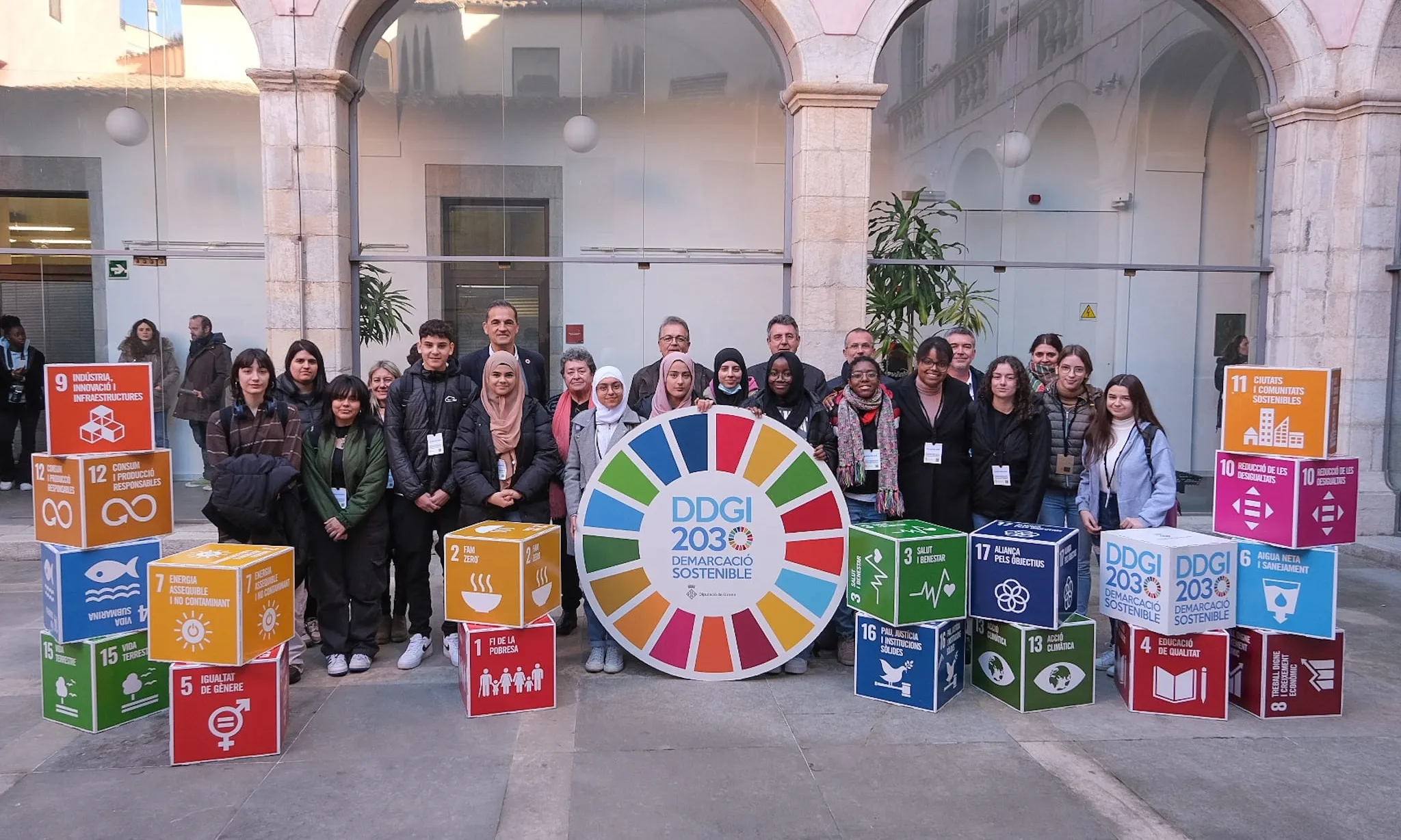 La línia en la qual les joves s'endinsen al món de la política és tenint en compte els Objectius pel Desenvolupament Sostenible i la justícia social.